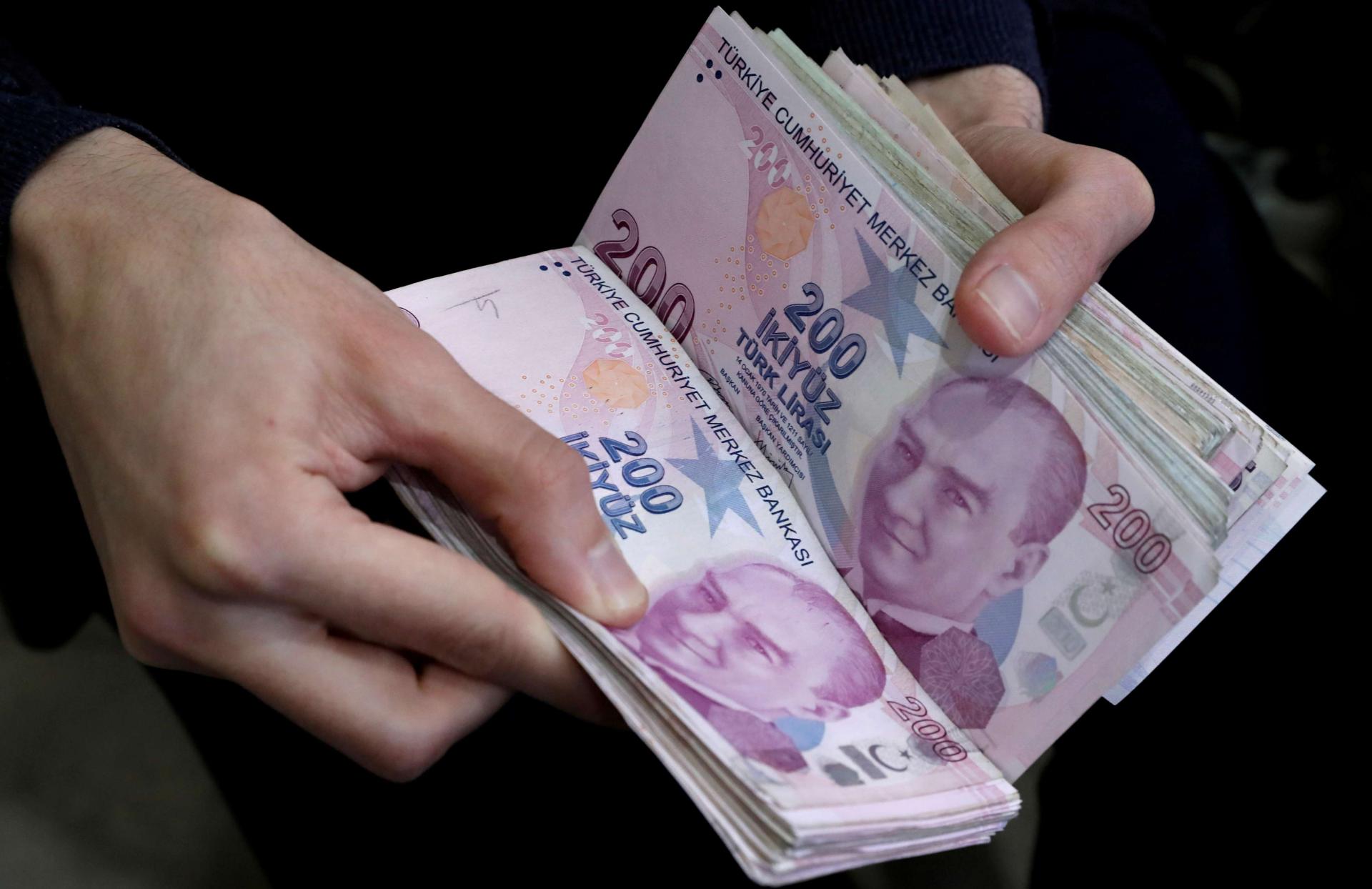 تركيا تستحضر نظرية المؤامرة لتبرير اخفافاتها المالية