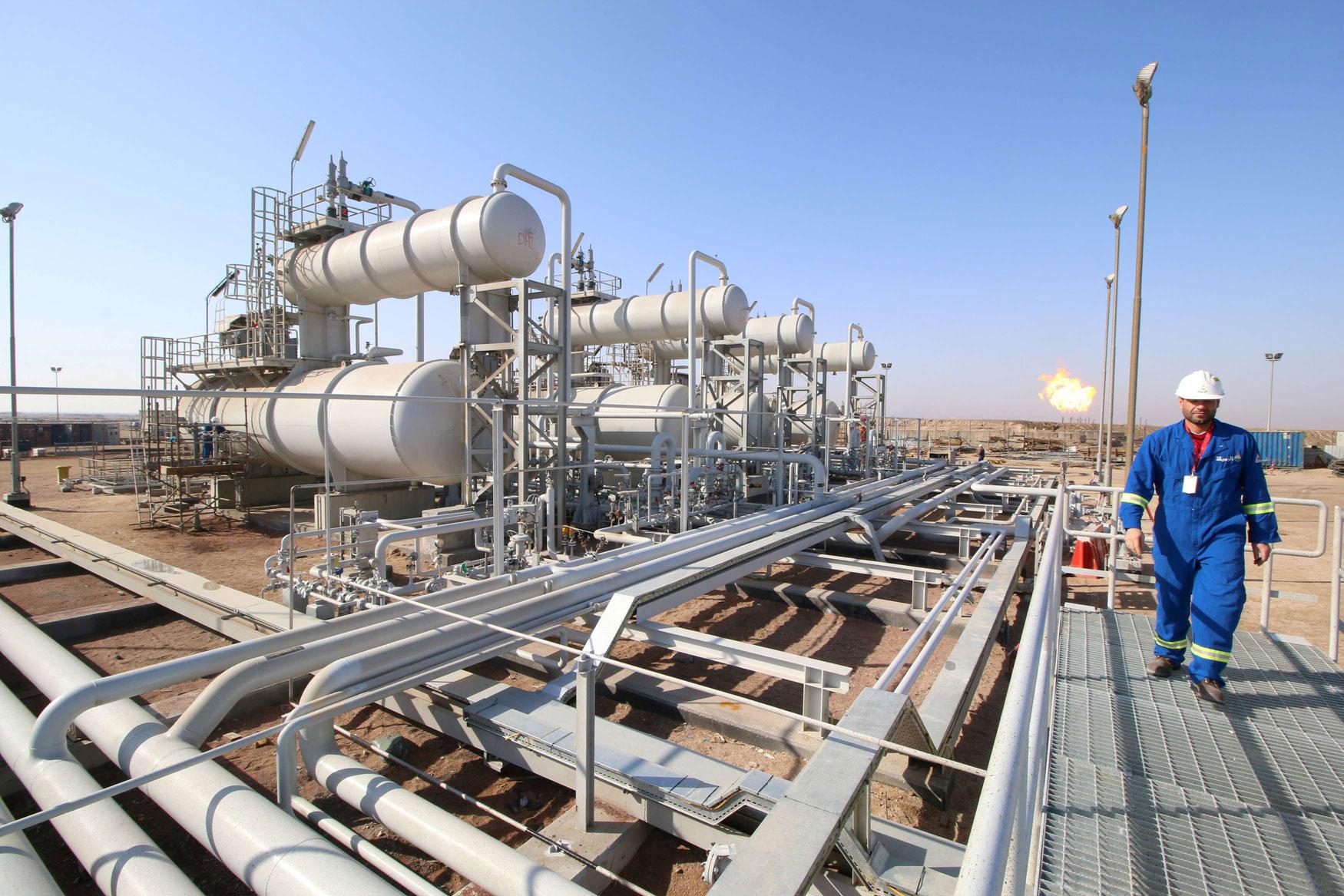 العراق يقف على حافة هاوية مالية بسبب تراجع عائدات النفط