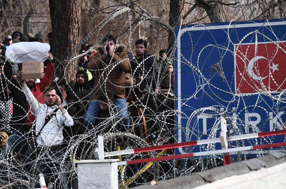 اللاجئون ورقة اردوغان لمواصلة انتهاكاته في مواجهة اوروبا