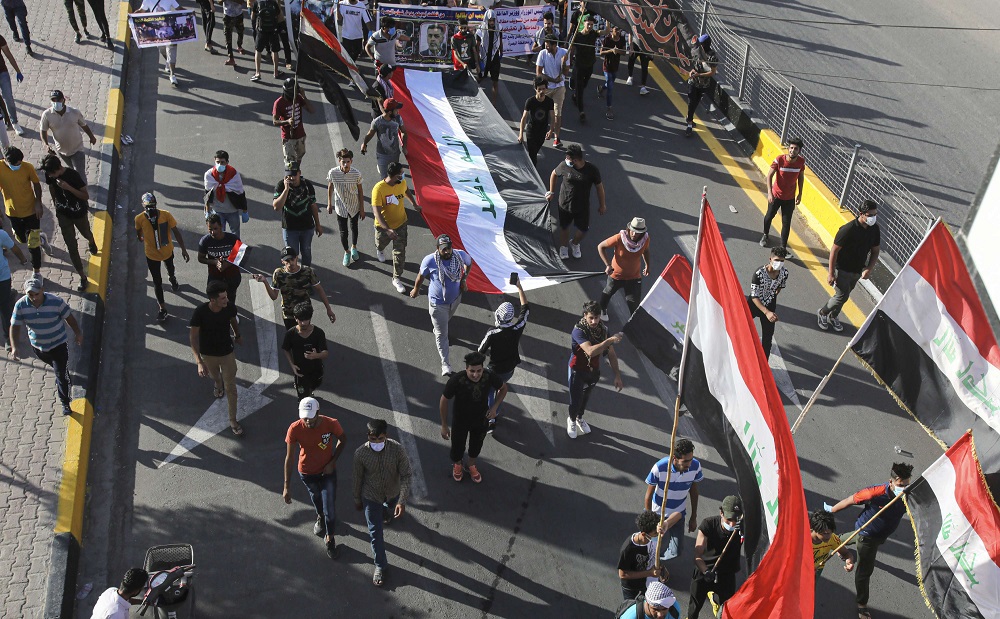 العراقيون يطالبون الكاظمي بالمزيد للجم النفوذ الايراني