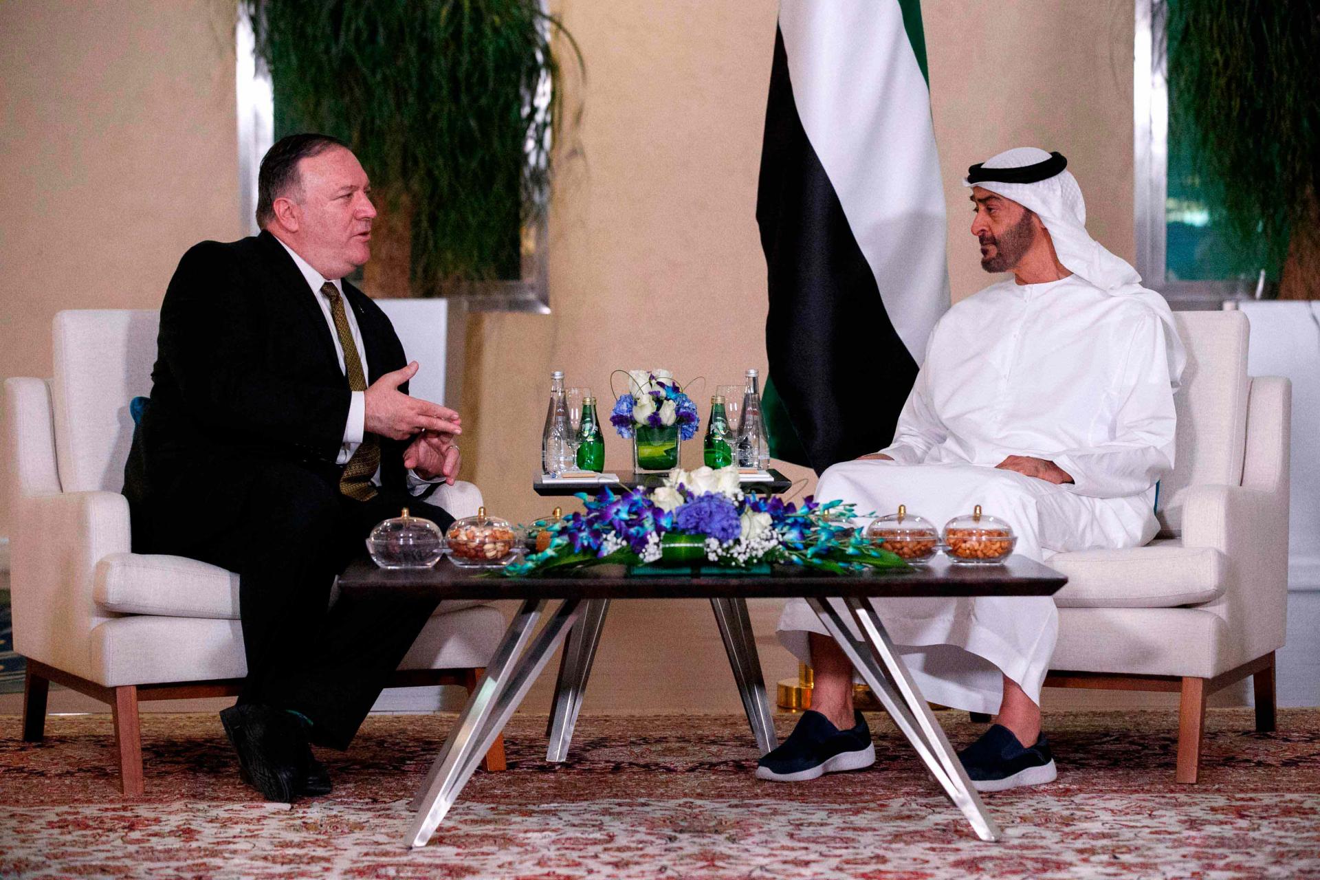 وزير الخارجية الاميركي مايك بومبيو وولي عهد ابوظبي الشيخ محمد بن زايد ال نهيان