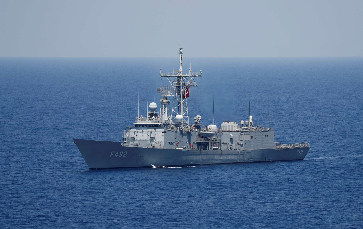  ثلاث سفن حربية تركية تدخلت لمنع قوات "أيريني" من تفتيش سفينة الأسلحة