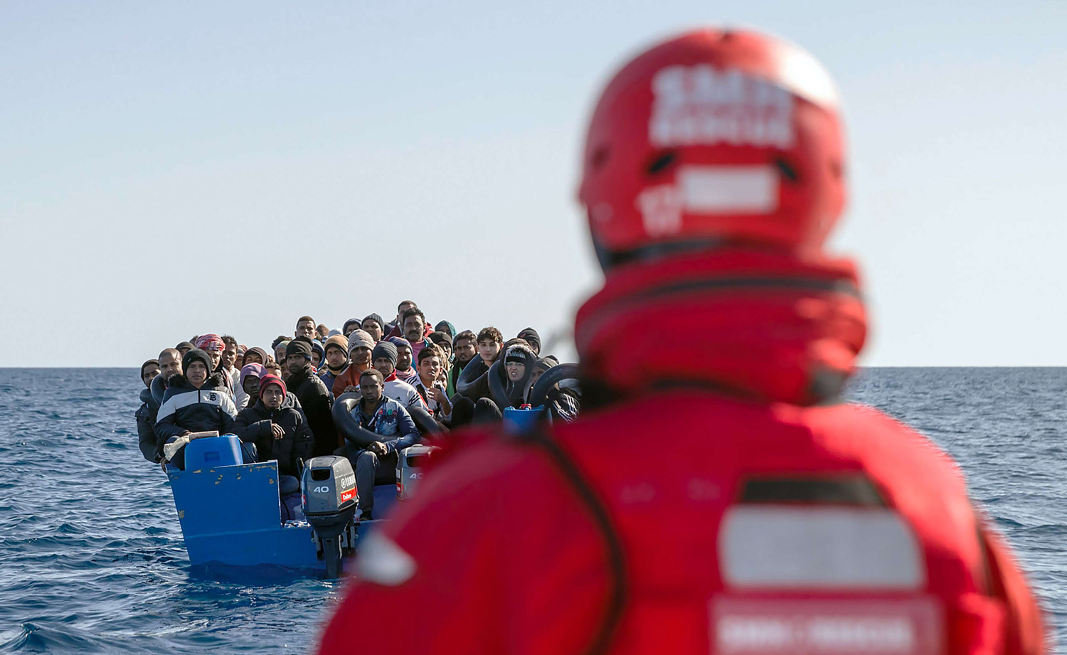 السماح لمئات المهاجرين بالنزول من السفن والقوارب بعد نهاية اغلاق كورونا
