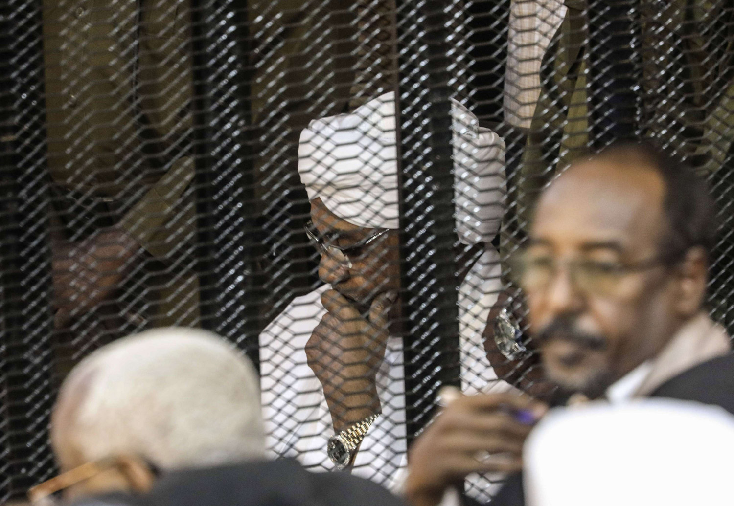 البشير مسجون لكن نظامه لا يزال يشكل خطرا على السودان