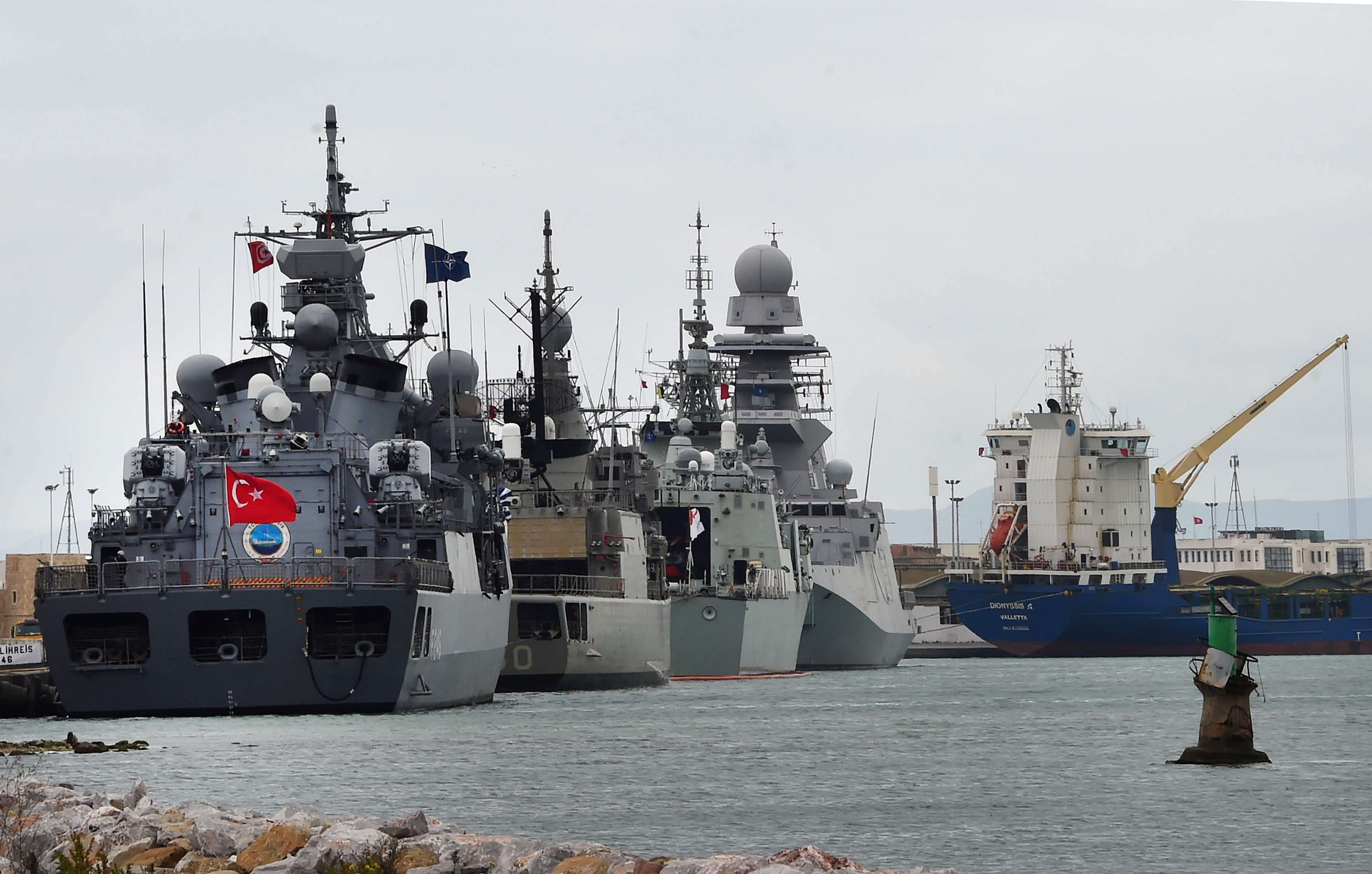 تركيا تستمر في دعم السراج بإرسال سفن حربية إلى شواطئ ليبيا