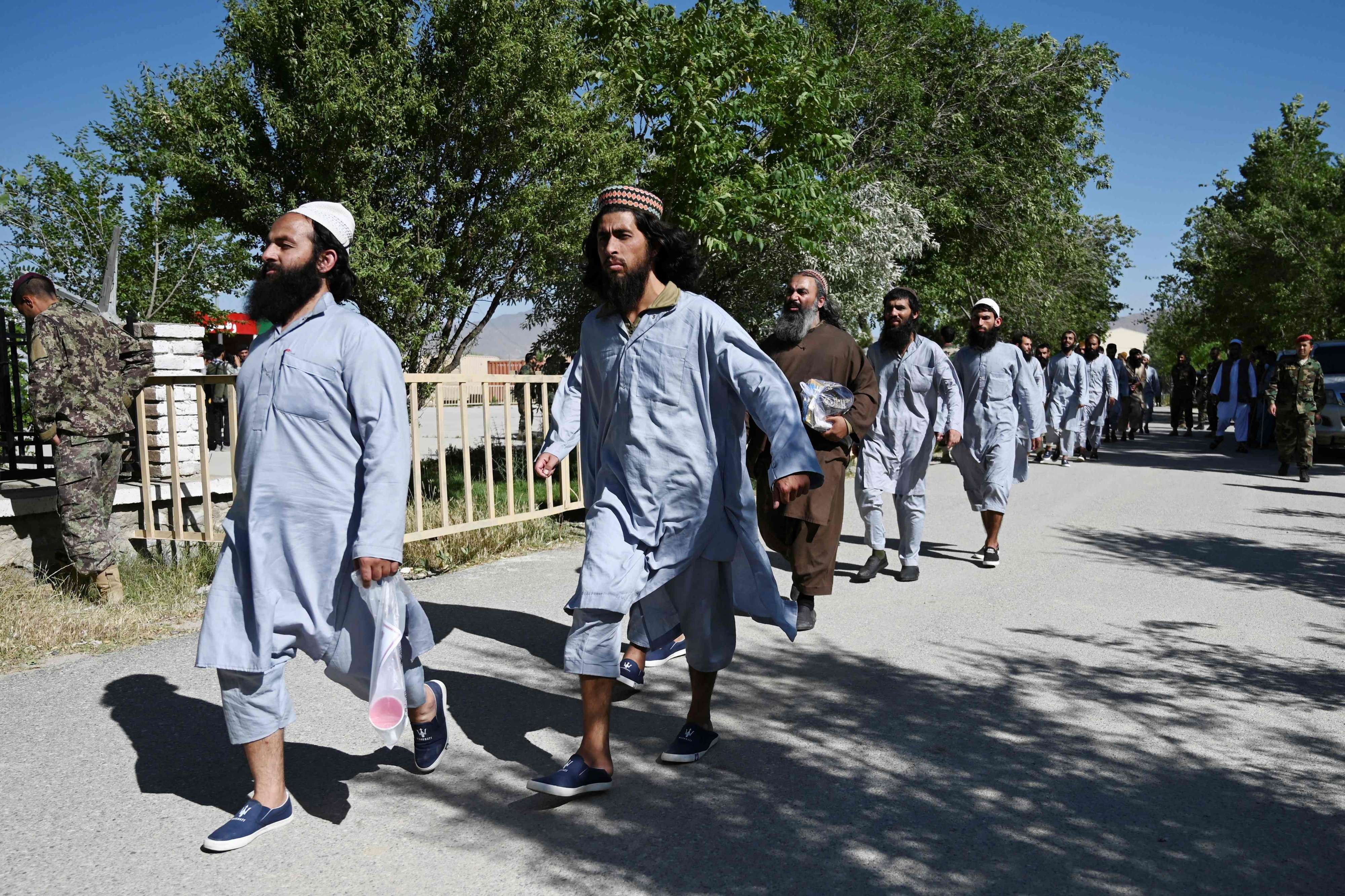 لا سلام في أفغانستان رغم إفراج الحكومة عن سجناء طالبان