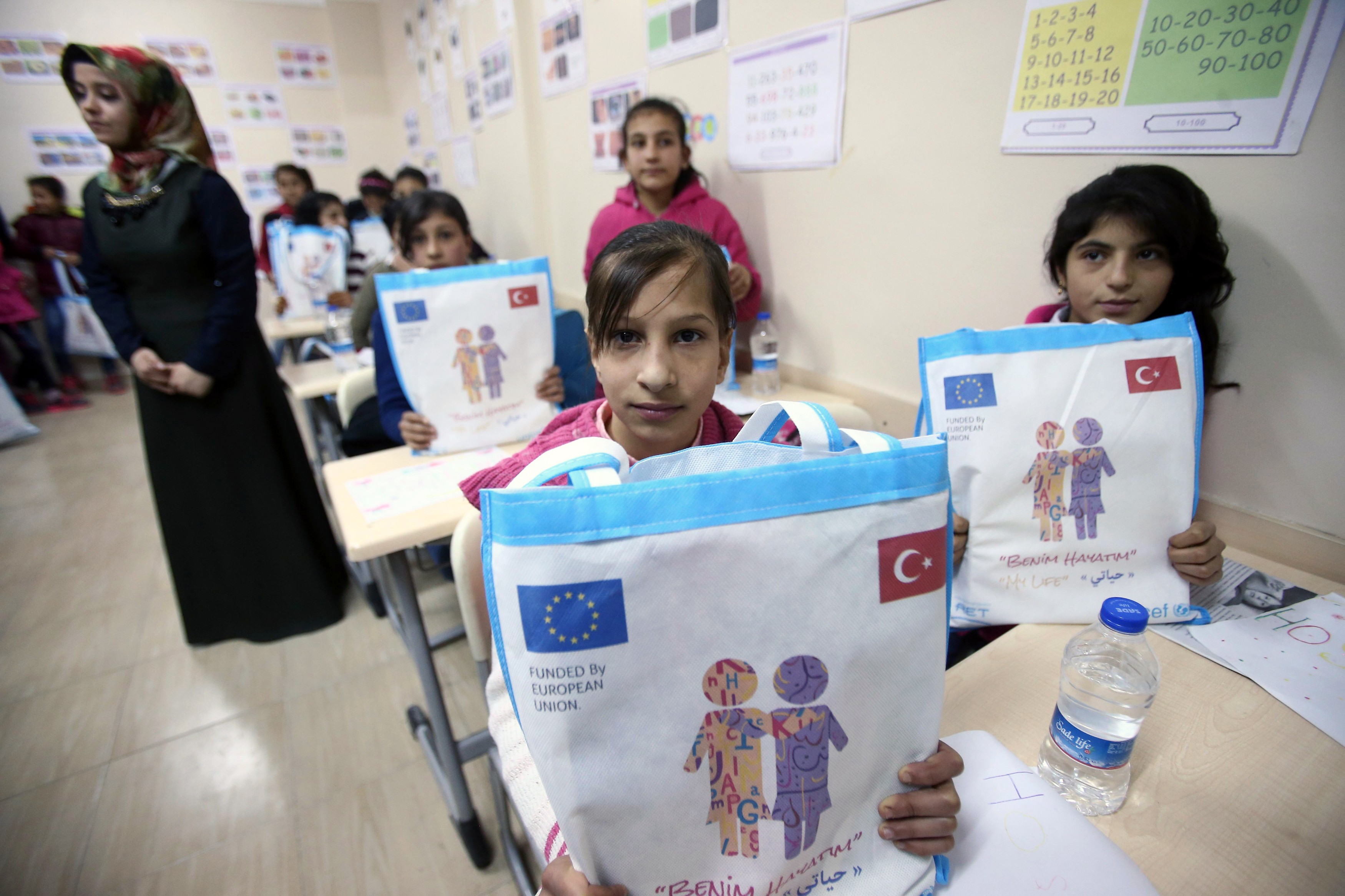 مدارس تركيا في أكثر من بلد وسيلة لخدمة أهداف أردوغان