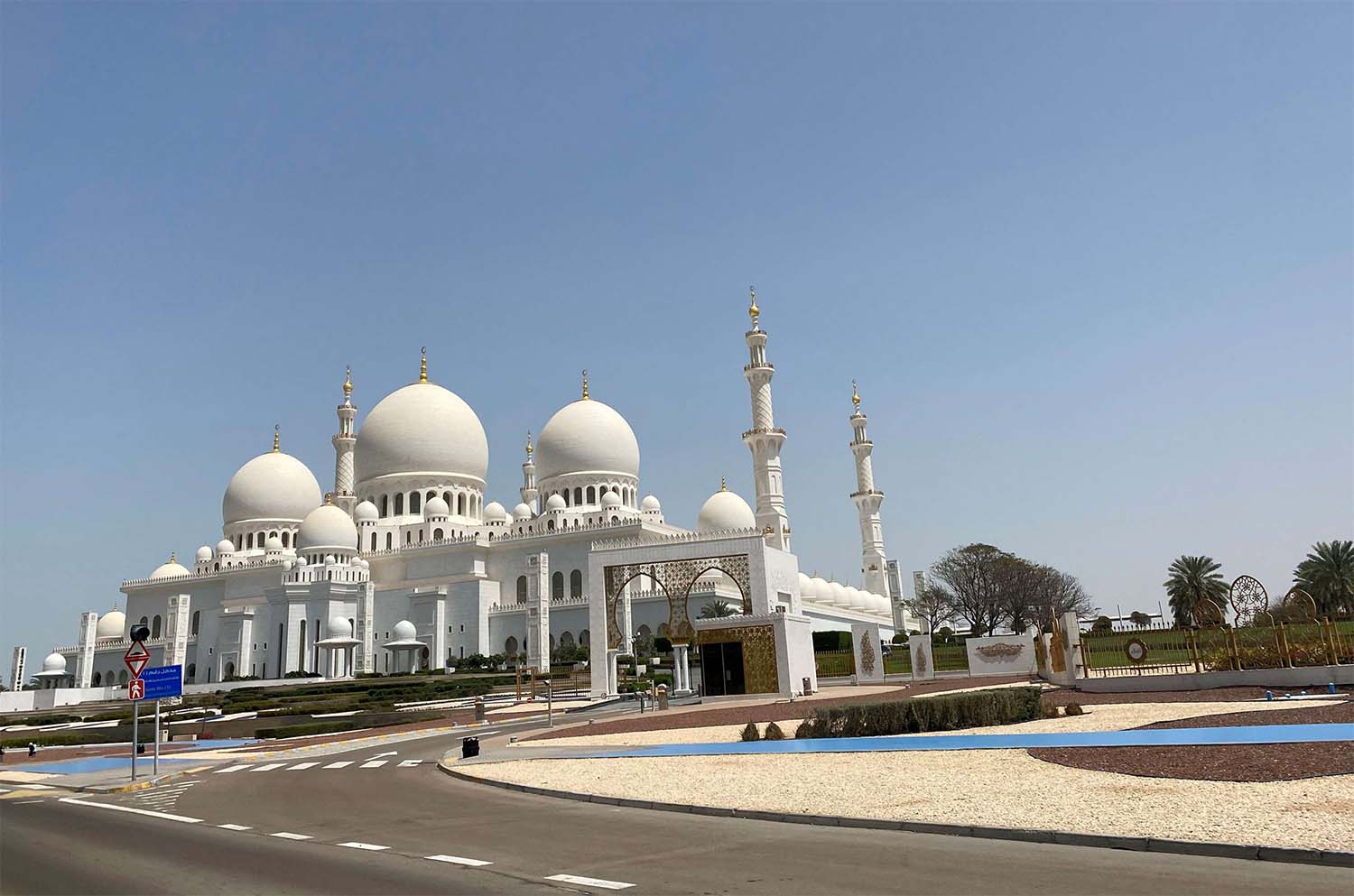 General view of empty Sheikh Zayed Mosque
