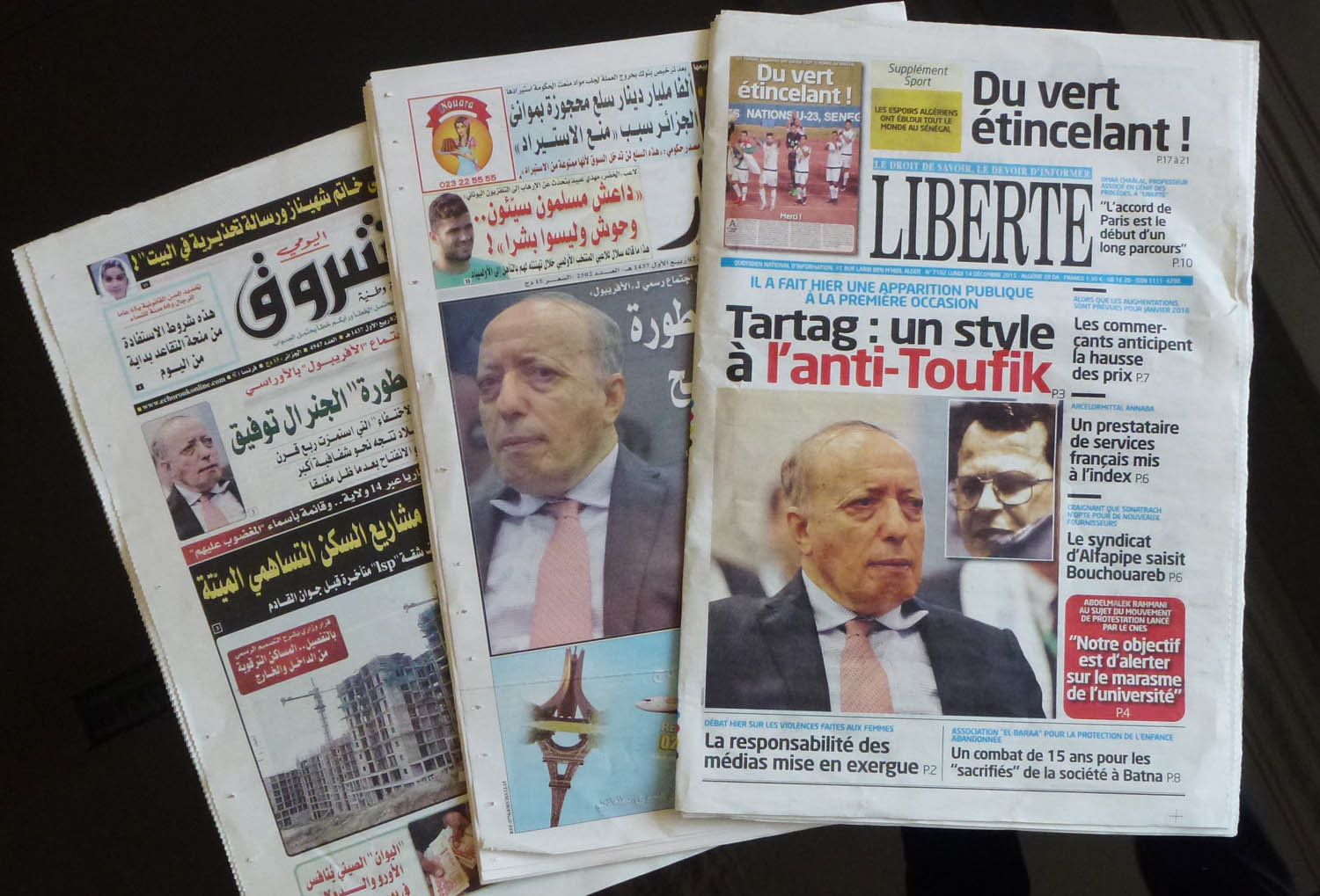 الصحف الجزائرية يوم اقالة الجنرال توفيق