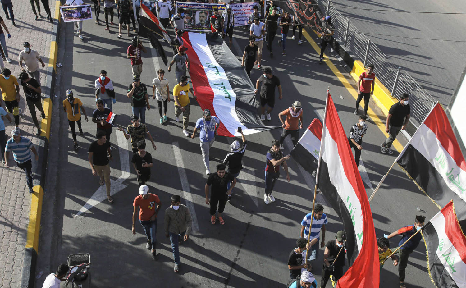 متظاهرون عراقيون وسط بغداد