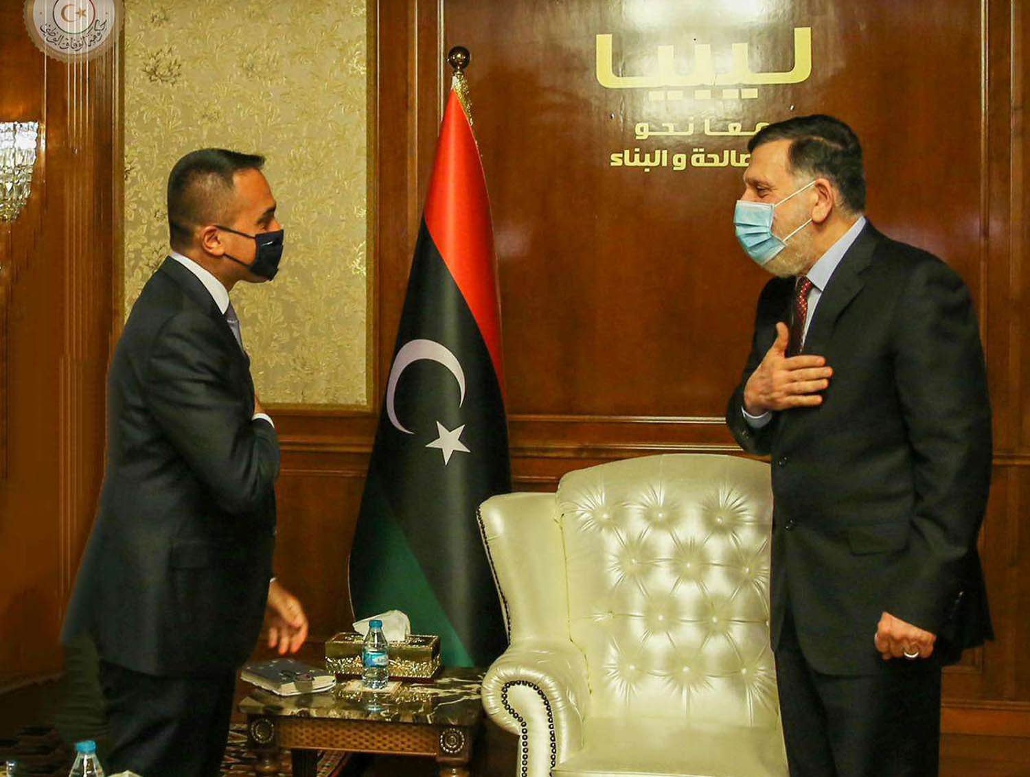 رئيس حكومة الوفاق فايز السراج، ووزير الخارجية الإيطالي لويجي دي مايو في لقاء في طرابلس
