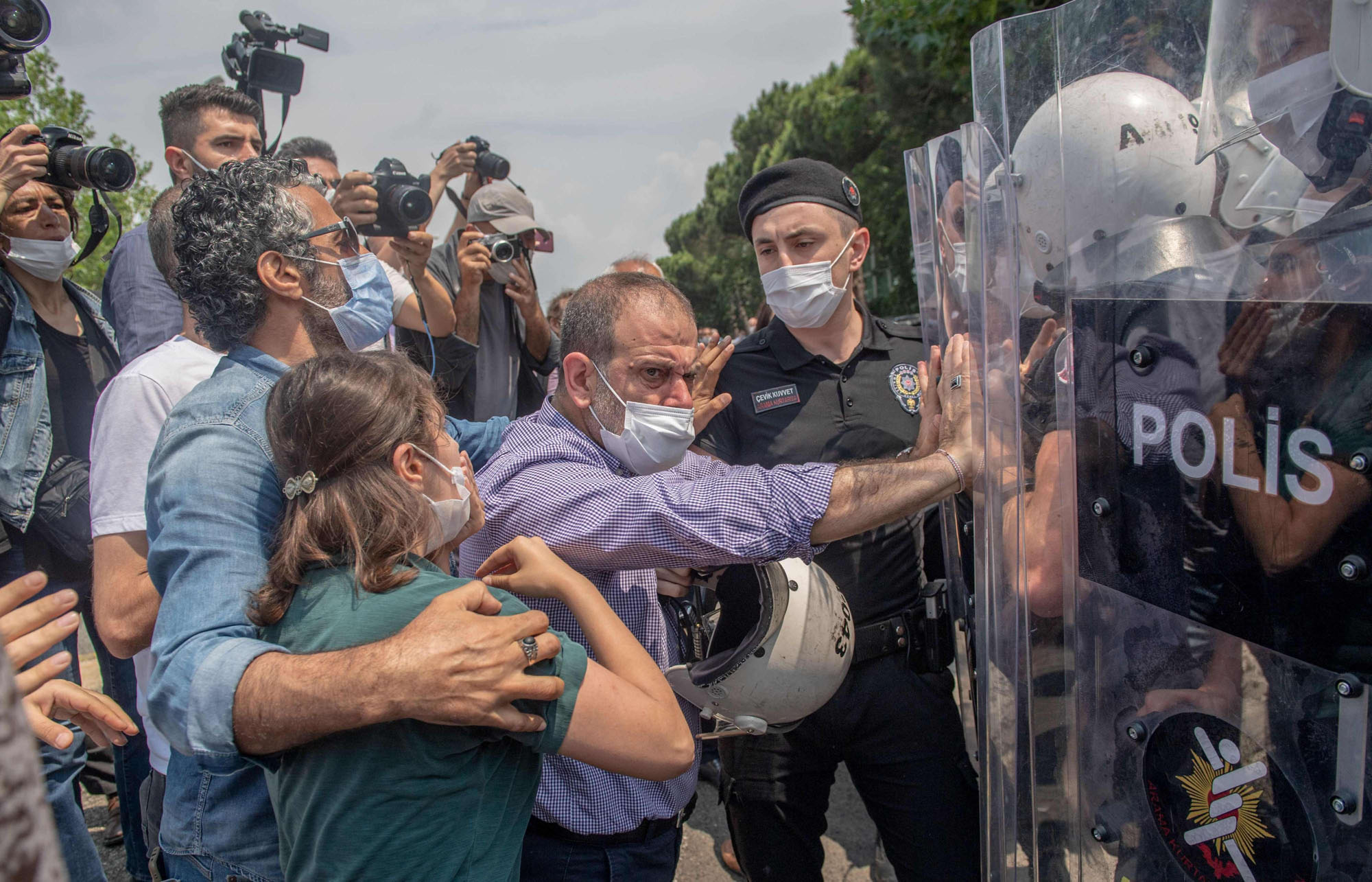 انتصار للديمقراطية رغم التضييقات الأمنية