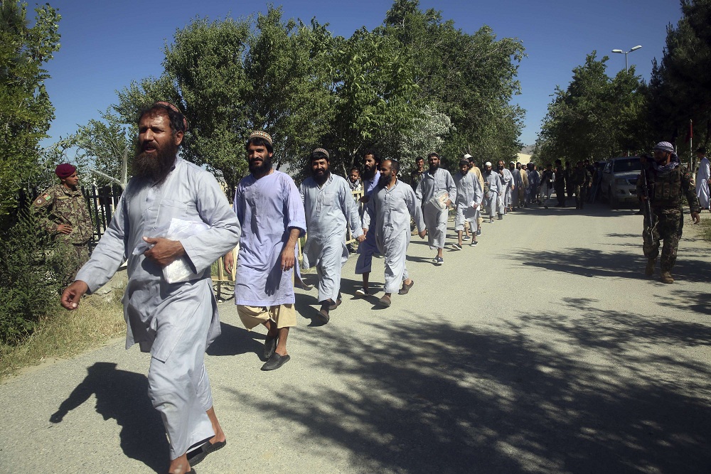 الحكومة الأفغانية أفرجت عن الآلاف من سجناء طالبان
