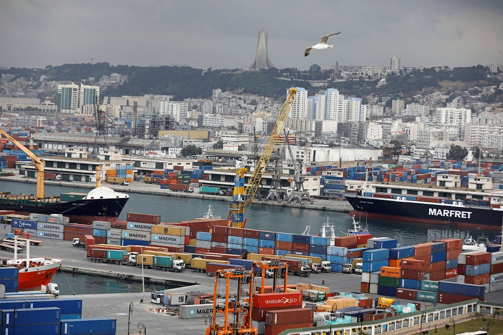 الجزائر تنفق 45 مليار دولار سنويا على واردات السلع