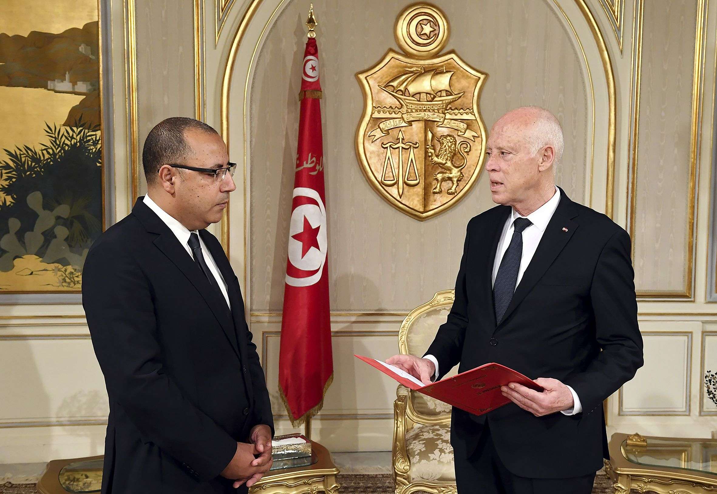 الرئيس التونسي قيس سعيد ورئيس الحكومة المكلف هشام المشيشي