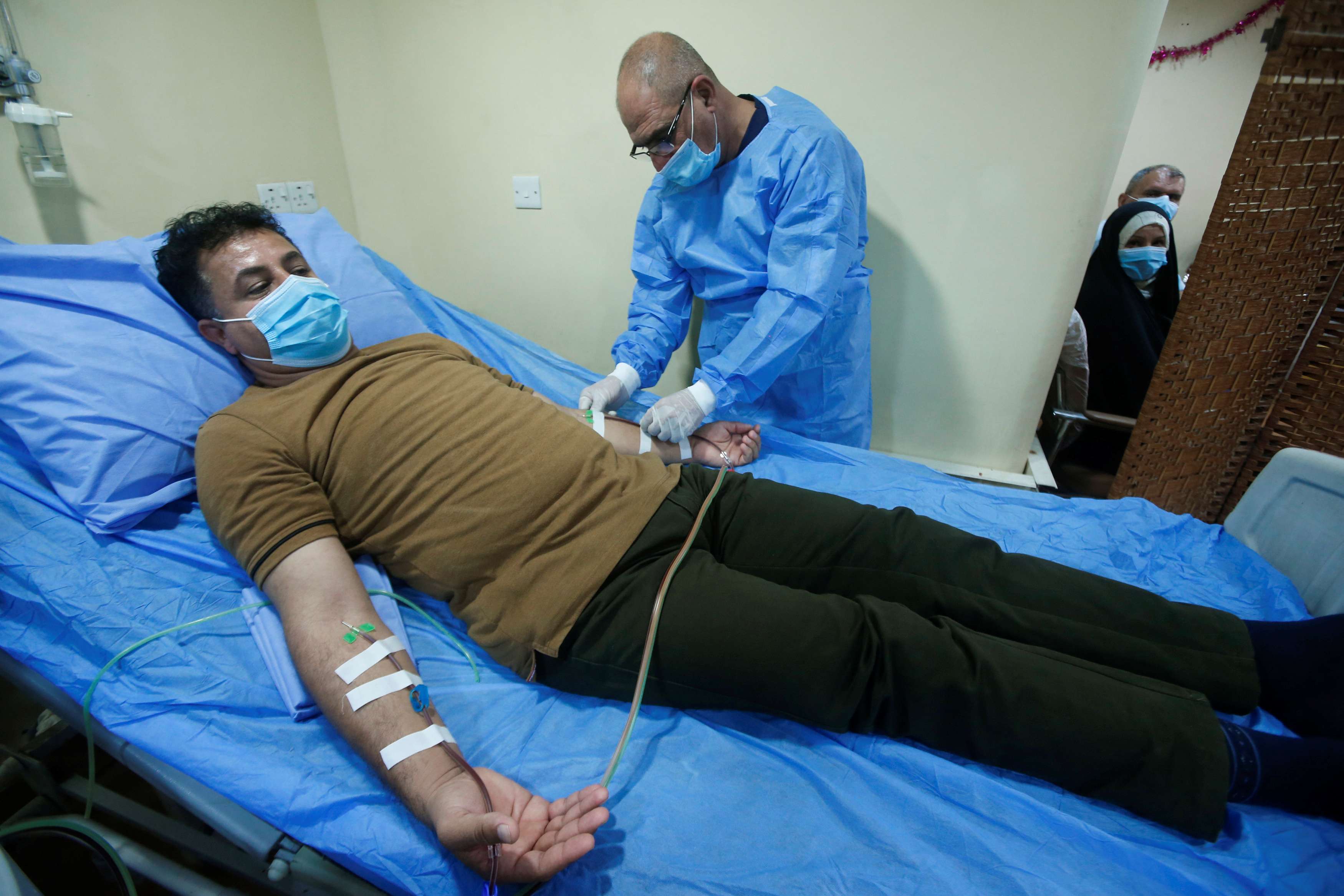 مريض عراقي في أحد مستشفيات البصرة