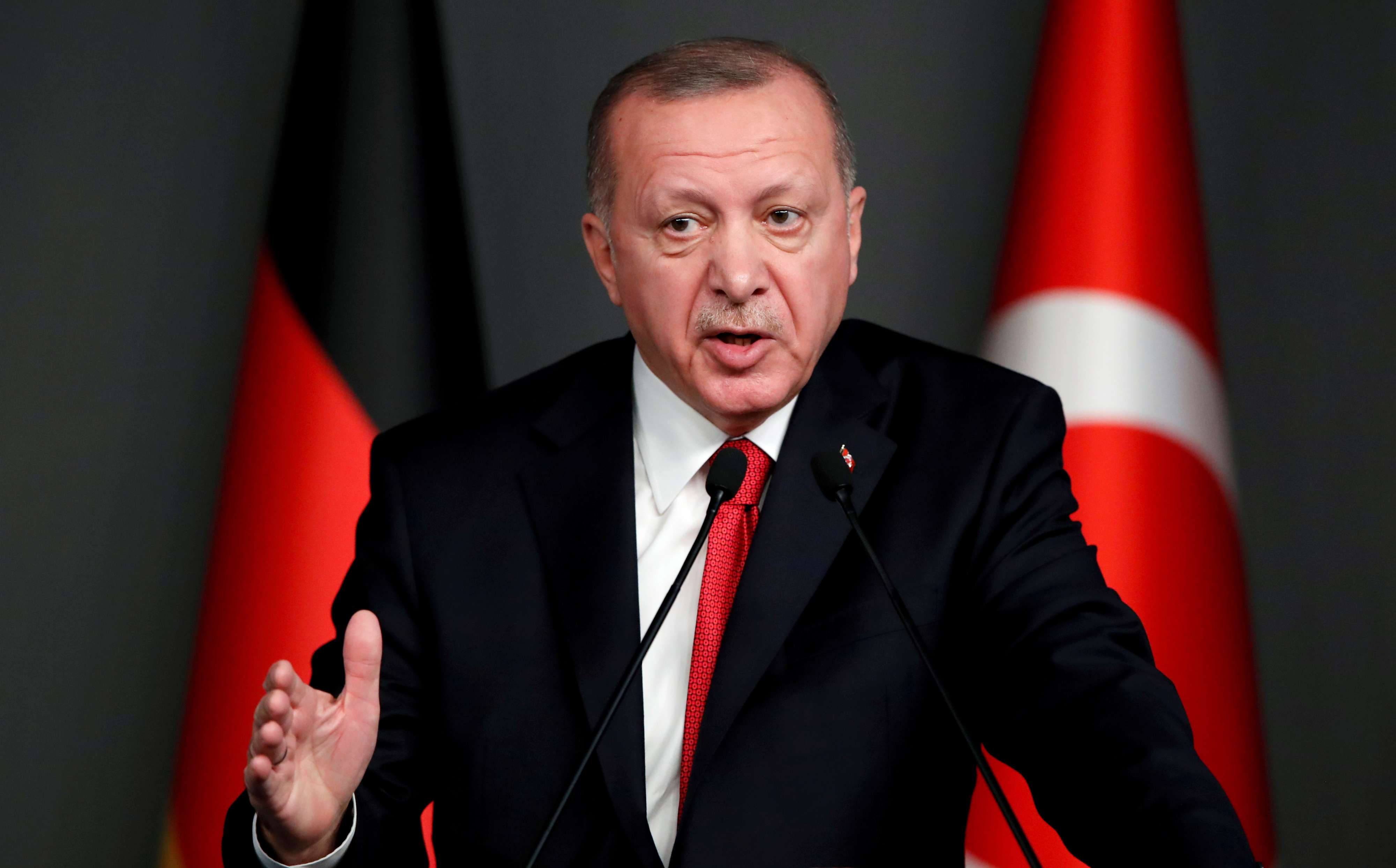 أردوغان يثقل كاهل تركيا بالديون