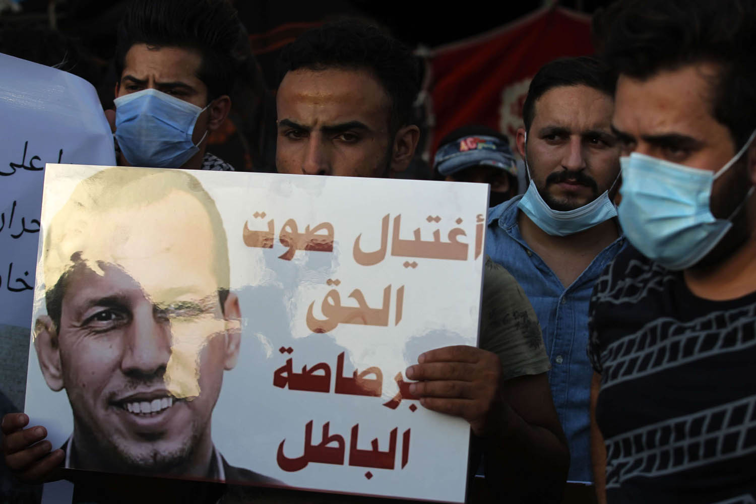 عراقيون يتظاهرون احتجاجا على اغتيال هاشم الهاشمي