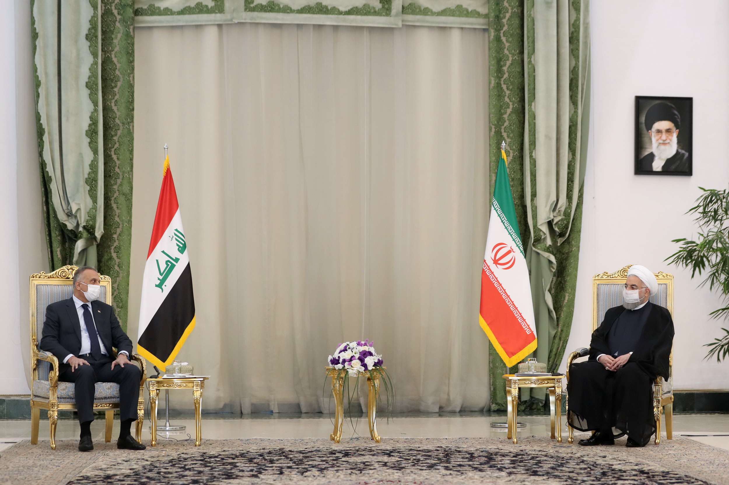 رئيس الوزراء العراقي مصطفى الكاظمي مع الرئيس الايراني حسن روحاني