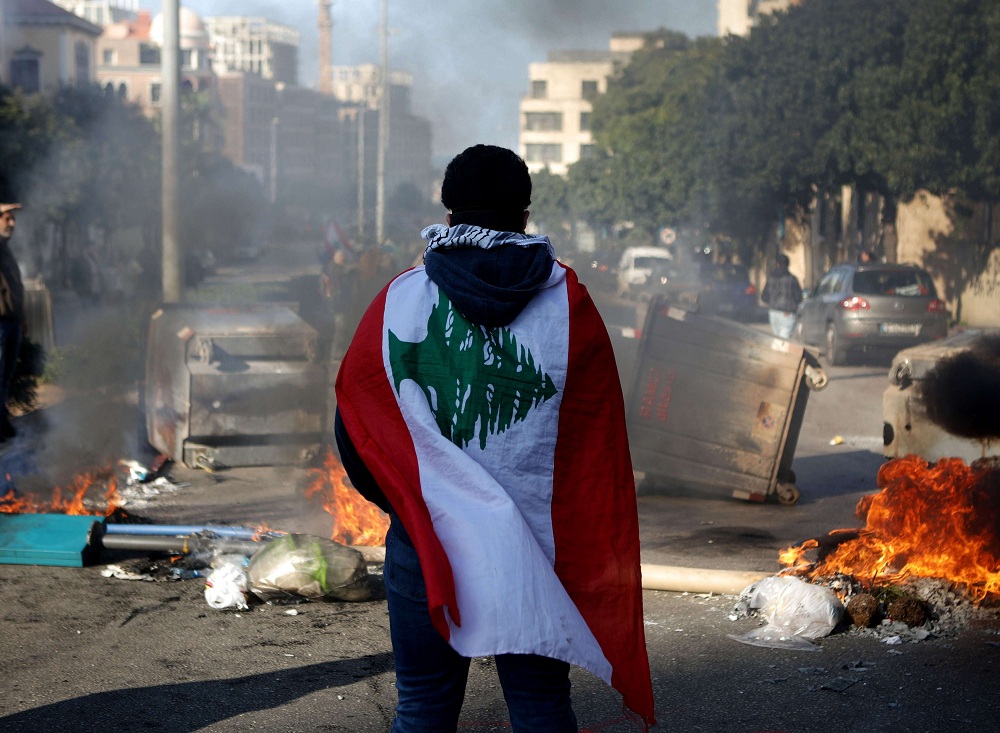 الوضع في لبنان يقترب من الخروج عن السيطرة 