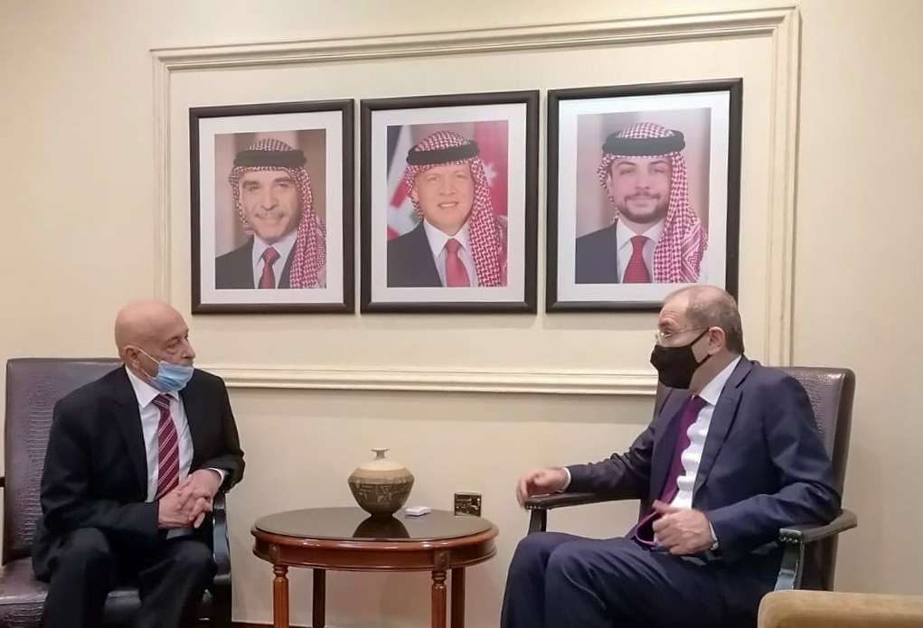 وزير الخارجية الأردني أيمن الصفدي يجريمباحثات مع رئيس البرلمان الليبي عقيلة صالح في عمان