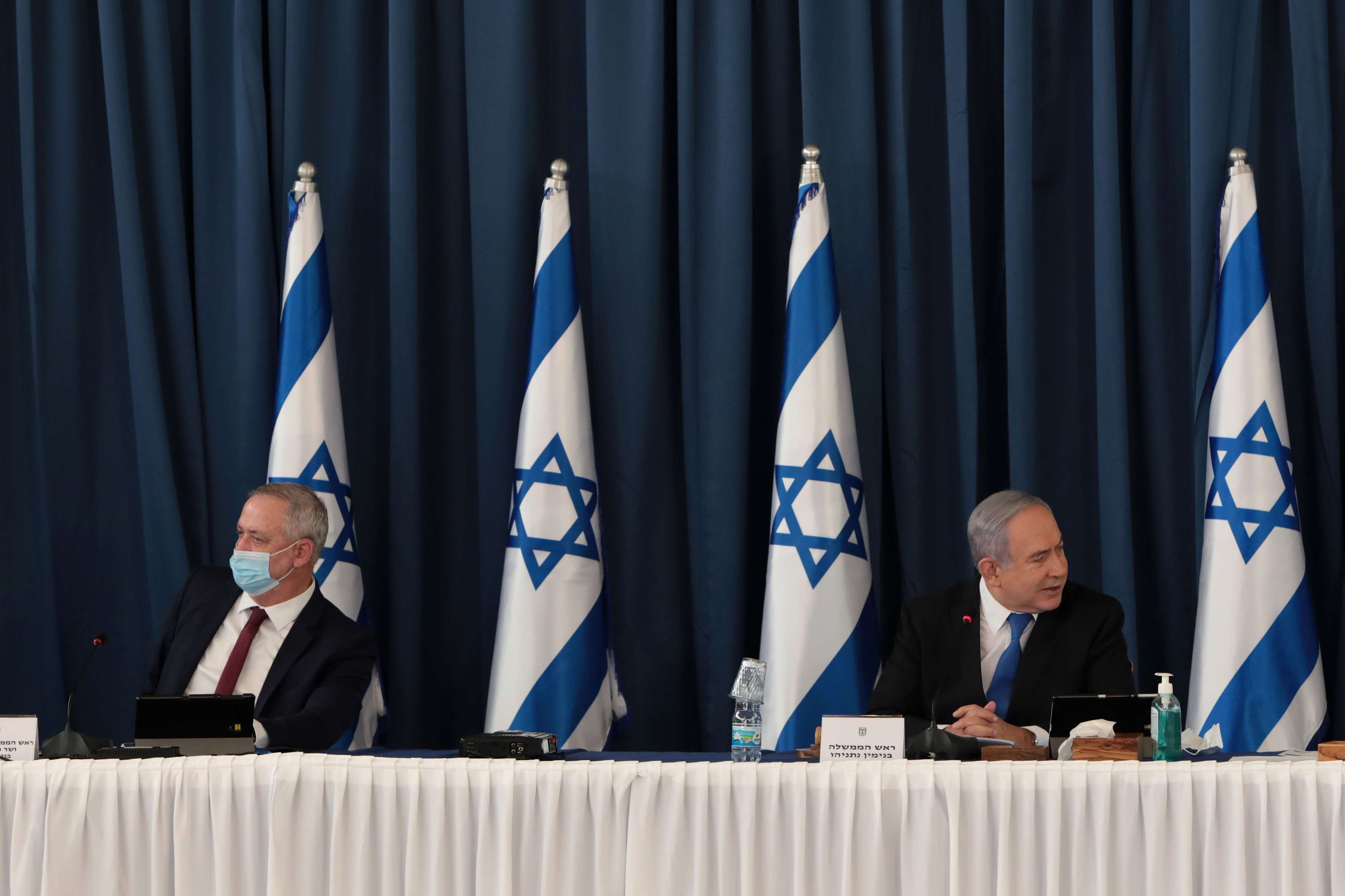 رئيس الوزراء الاسرائيلي بنيامين نتنياهو ووزير الدفاع بيني غانتس