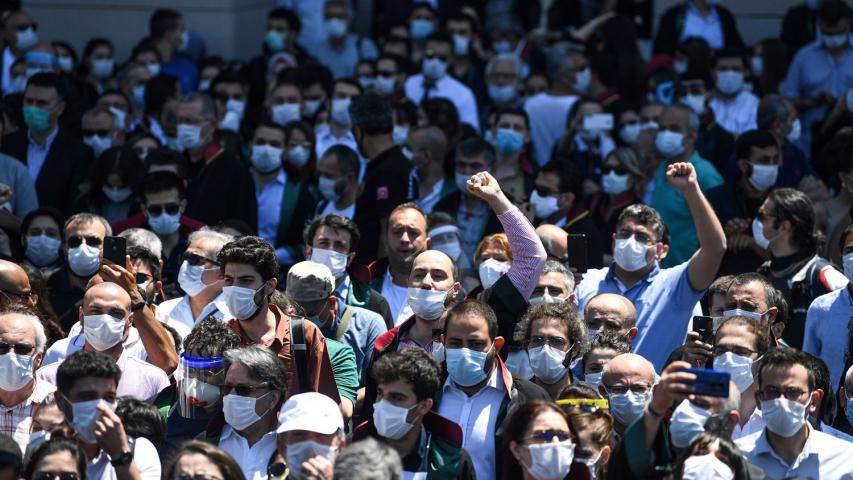 المحامون في تركيا تظاهروا ضد قوانين تشق وحدتهم وتهدف الى اضعافهم