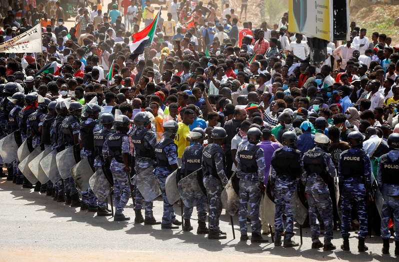 السودان يشهد من حين إلى اخر اضطرابات اجتماعية بسبب تردي الوضع الاقتصادي