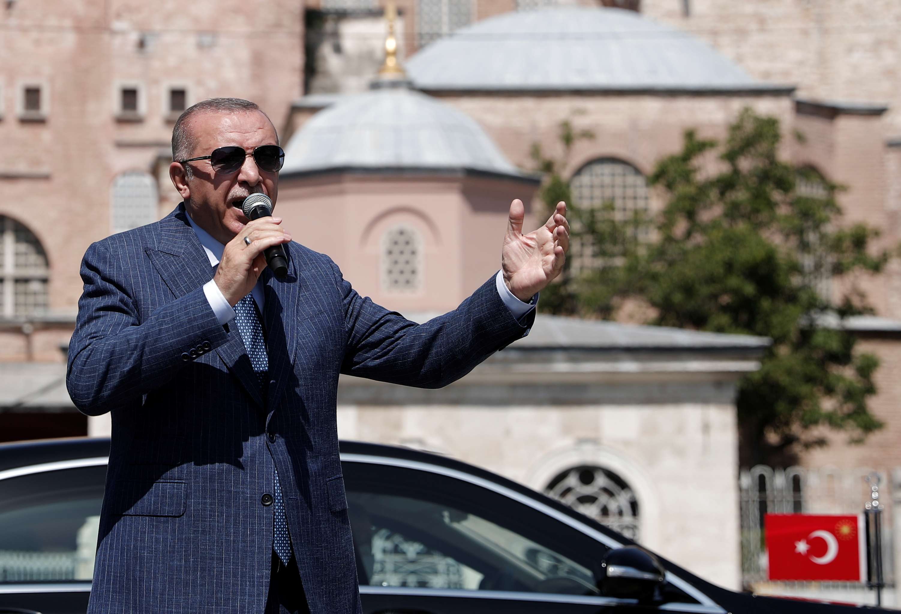 أردوغان يدفع تركيا إلى حافة الانهيار الاقتصادي