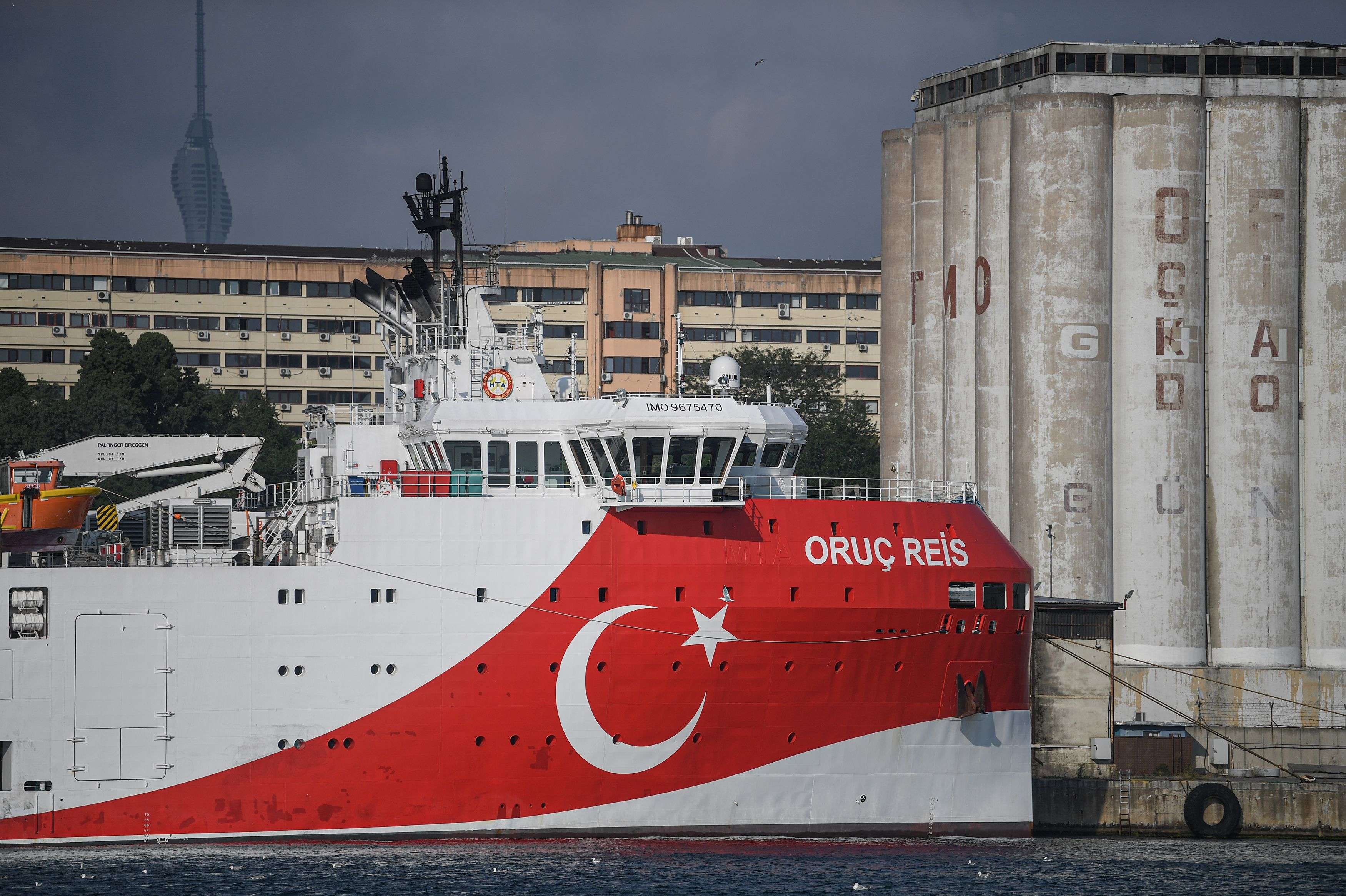 تركيا لا تبالي بالتحذيرات الدولية لتحقيق أطماعها في مياه المتوسط