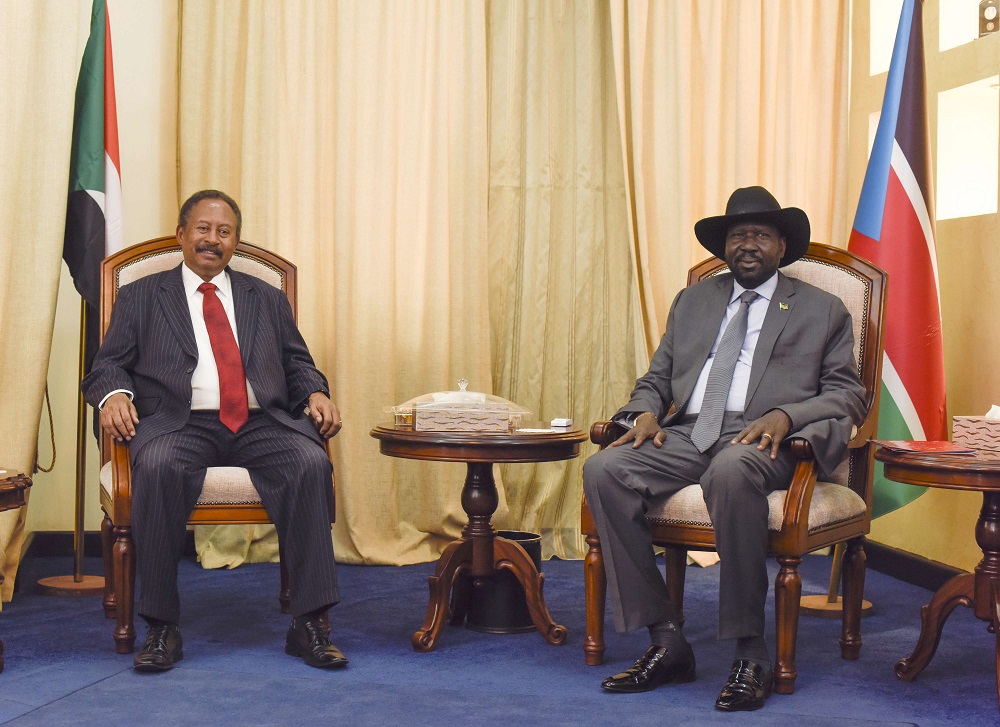 رئيس جنوب السودان سلفا كير (يمين) ورئيس وزراء السودان عبدالله حمدوك 