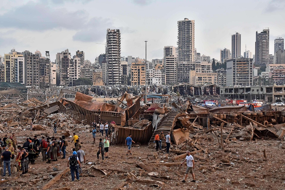 انفجار يحول قسما كبيرا من مرفأ بيروت إلى أثر بعد عين