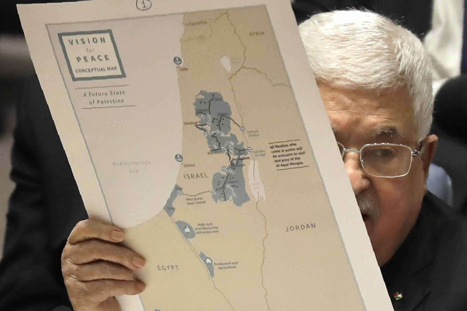 الرئيس الفلسطيني محمود عباس يعرض خريطة الضم الاسرائيلية