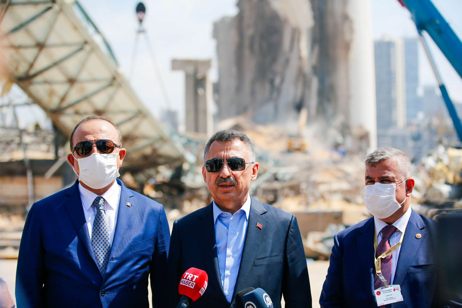نائب الرئيس التركي فؤاد اقطاي يزور ميناء بيروت