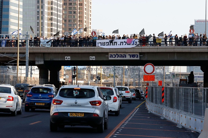 آلاف الإسرائيليين يتظاهرون أسبوعيا ضد نتنياهو منذ أكثر من شهرين