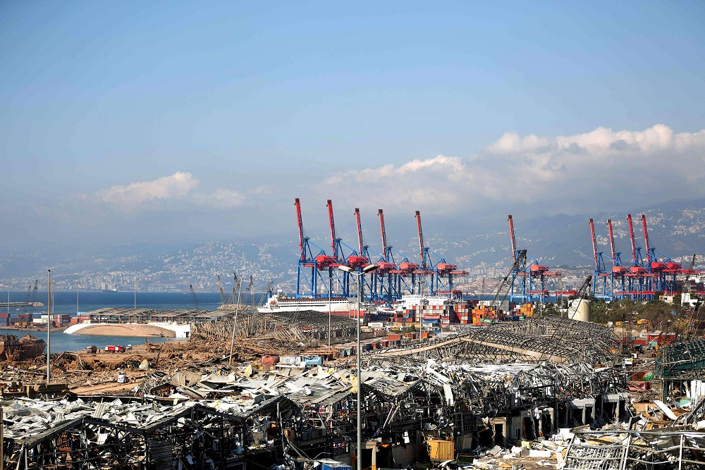 معظم سفن الحاويات كانت ترسو في مرفأ بيروت لكن مع تضرره بشدة بدأت شركات في التحول الى كيناء طرابلس
