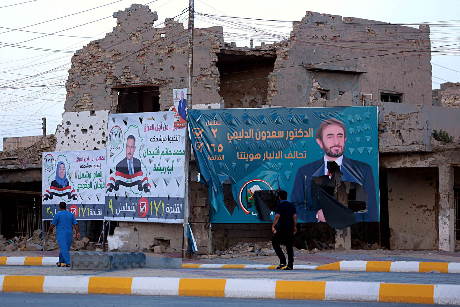 ملصقات انتخابية في الرمادي مركز محافظة الانبار
