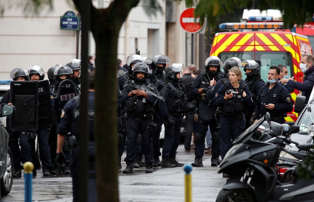 فرنسا توسع حملة مكافحة الإرهاب