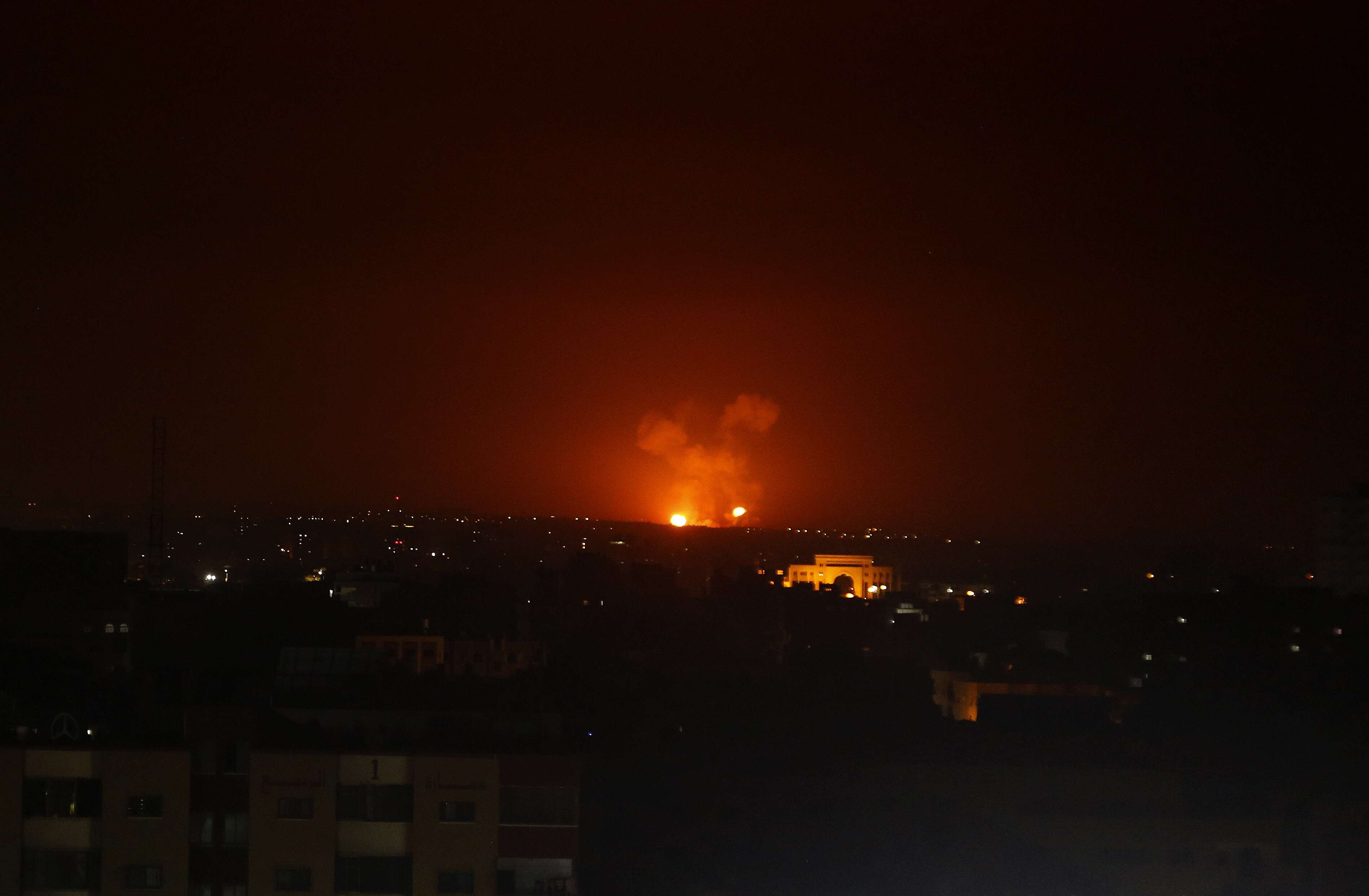 ليلة دامية من القصف الإسرائيلي على سوريا