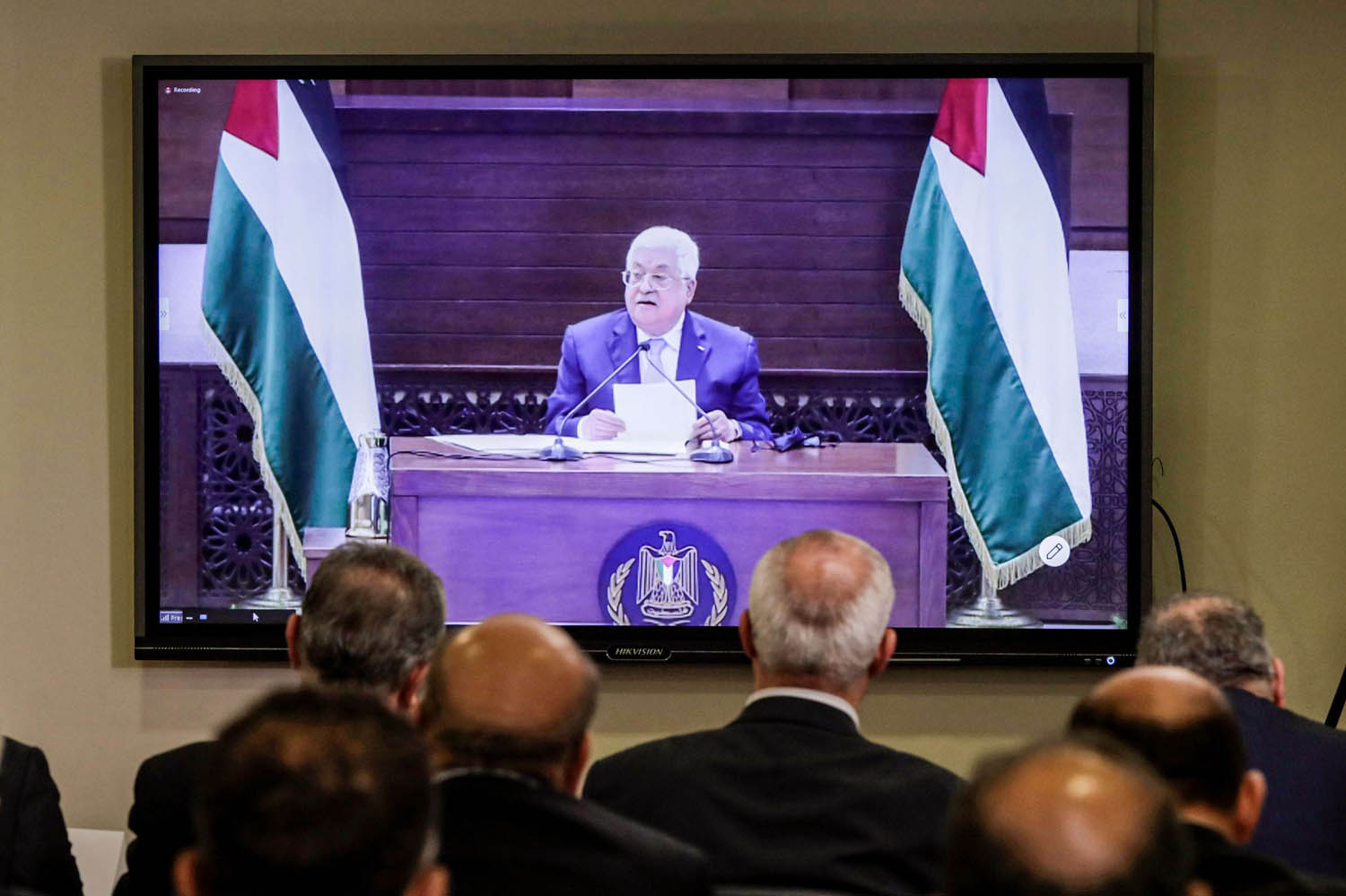 الرئيس الفلسطيني يحدث عن بعد لاجتماع بيروت