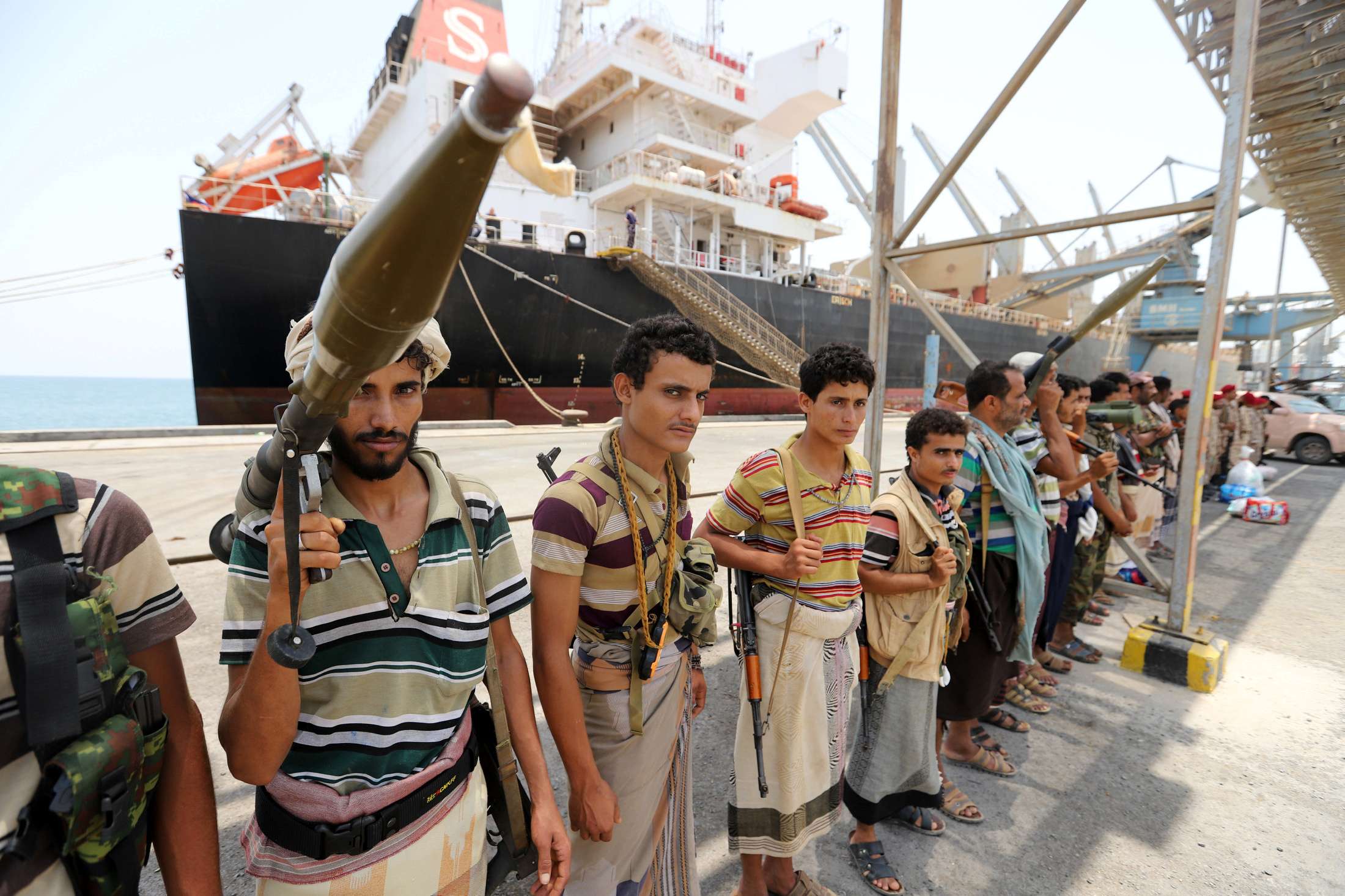 جماعة الحوثي تشق جهود السلام الدولية في اليمن