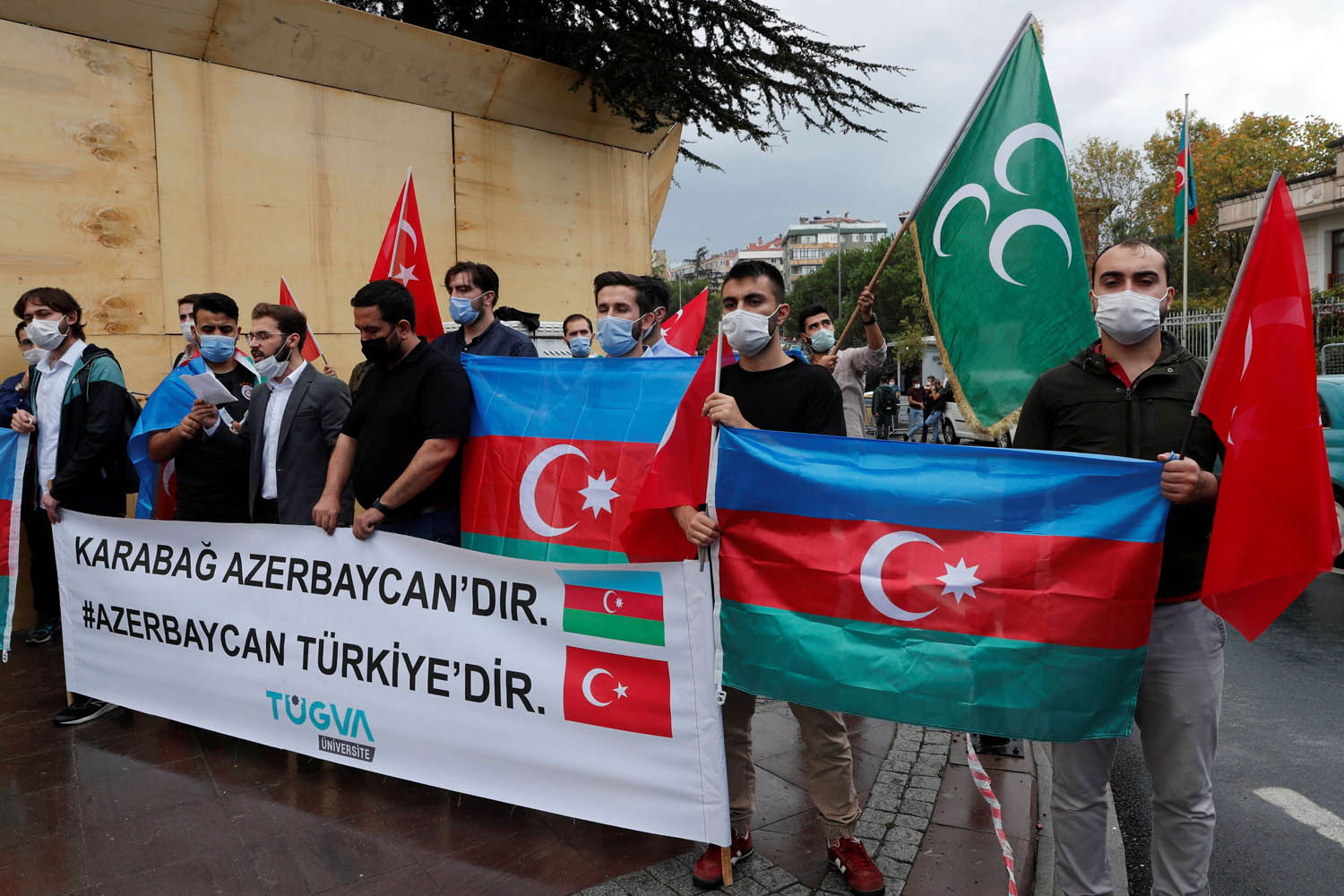 متظاهرون اذريون وأتراك لتأييد اذريبجان في حرب ناغورني كاراباخ