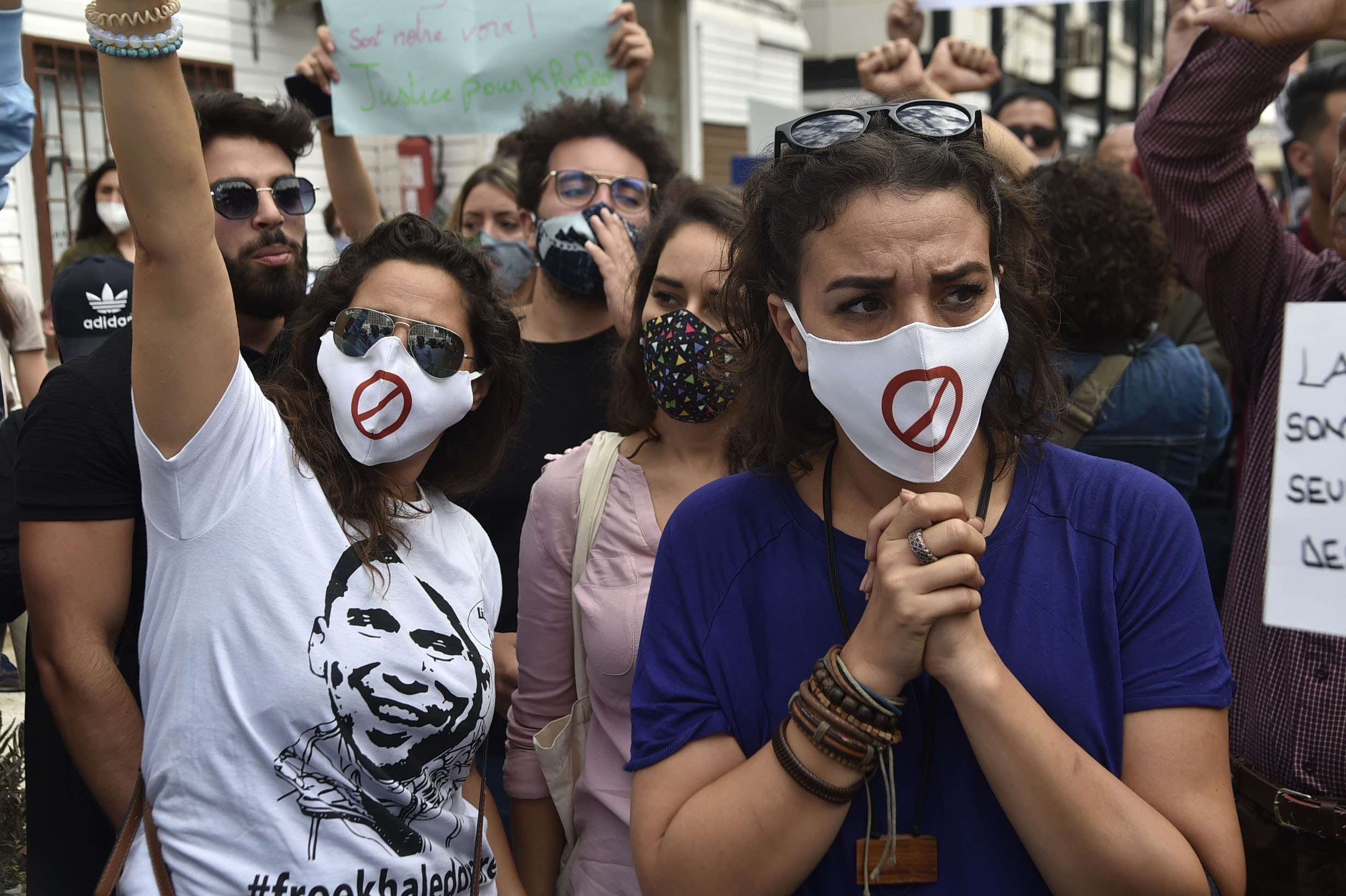 الجزائريون يتظاهرون تنديدا بقمع الحريات واعتقال الصحفيين