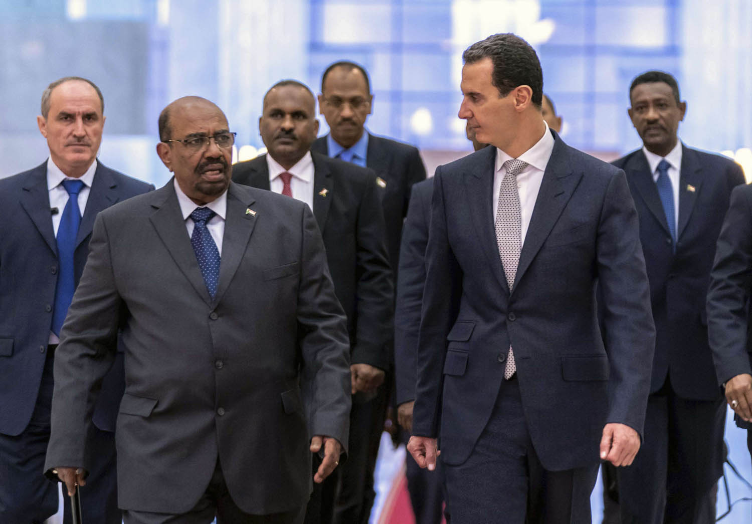 الرئيس السوري بشار الأسد يستقبل الرئيس السوداني السابق عمر البشير عام 2018