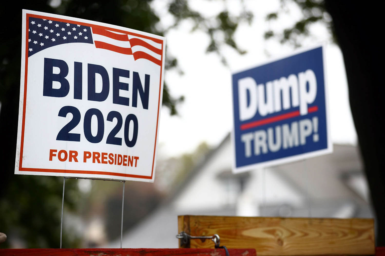 لافتات تأييد للمرشحين الرئاسيين في الولايات المتحدة