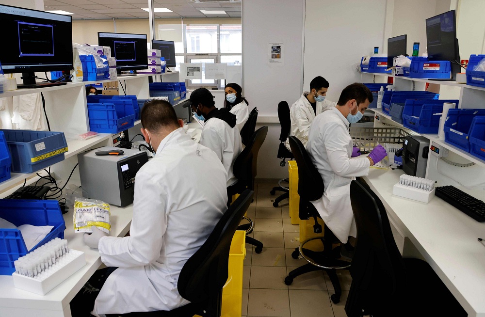 الطواقم الطبية في فرنسا تعاني من الارهاق بسبب قفزة قياسية يومية لفيروس كورونا