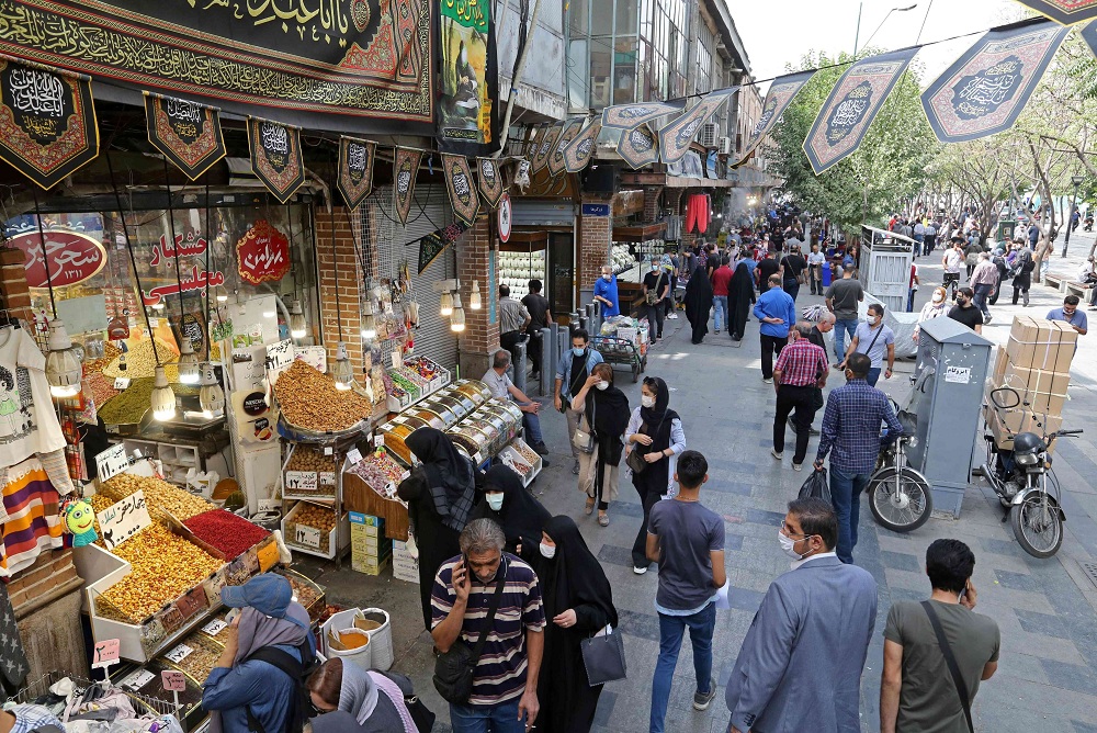 الايرانيون يعيشون أوضاعا صعبة بسبب سياسات النظام