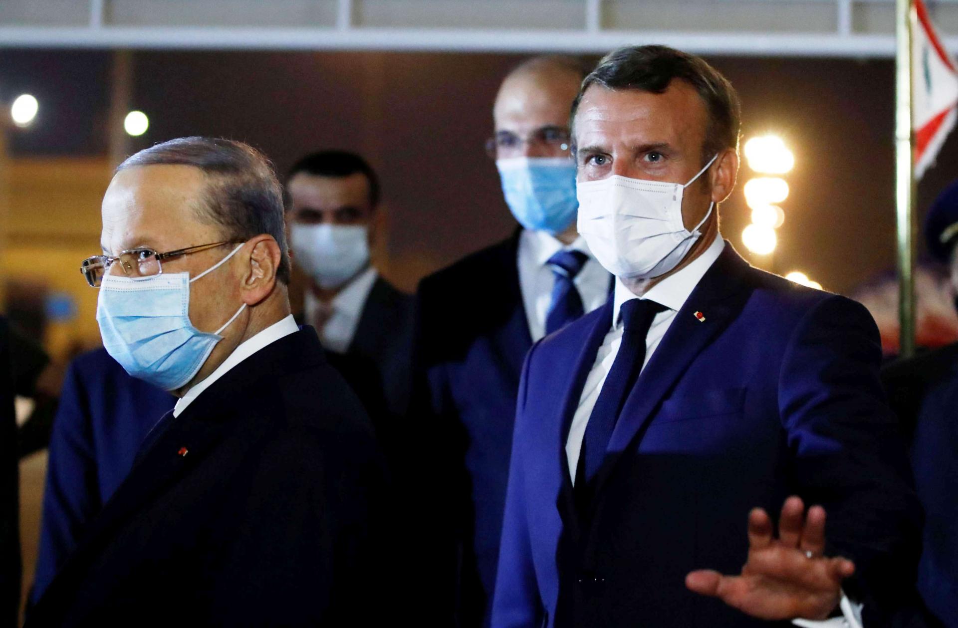 الرئيس الفرنسي ايمانويل ماكرون ونظيره اللبناني ميشال عون