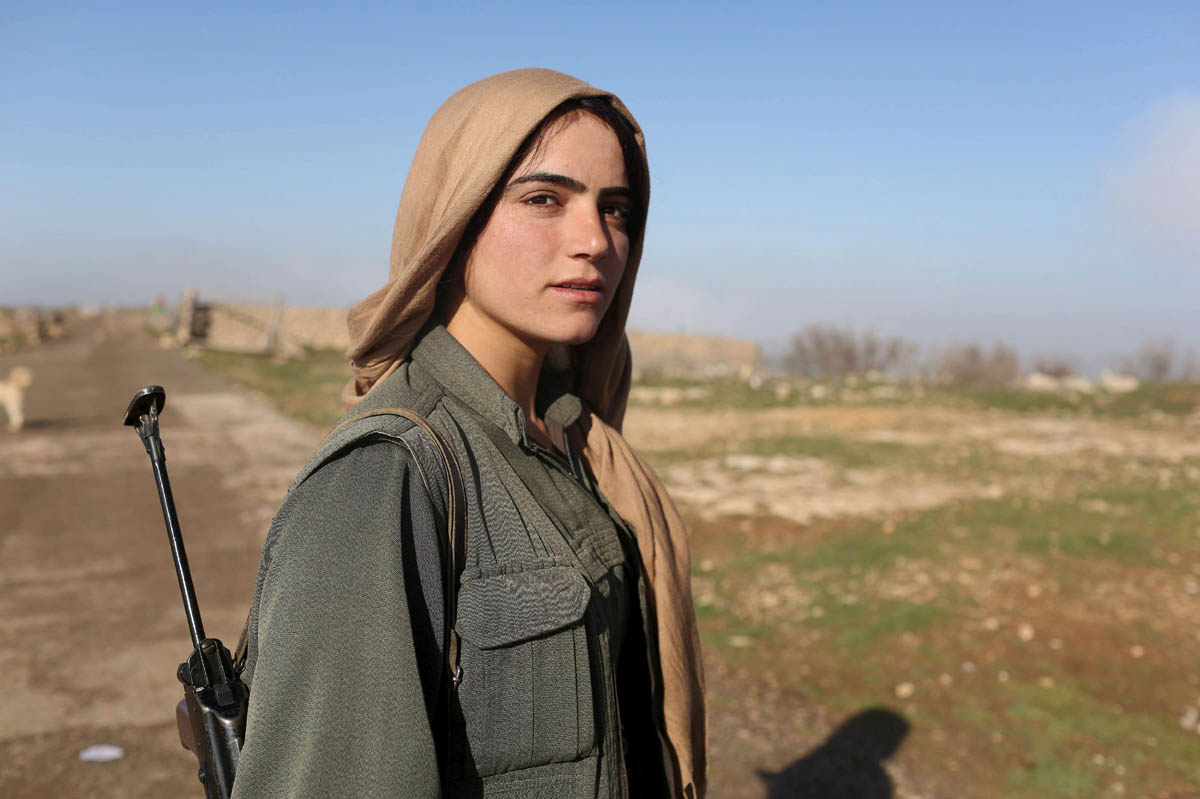 مقاتلة من العمال الكردستاني في سنجار