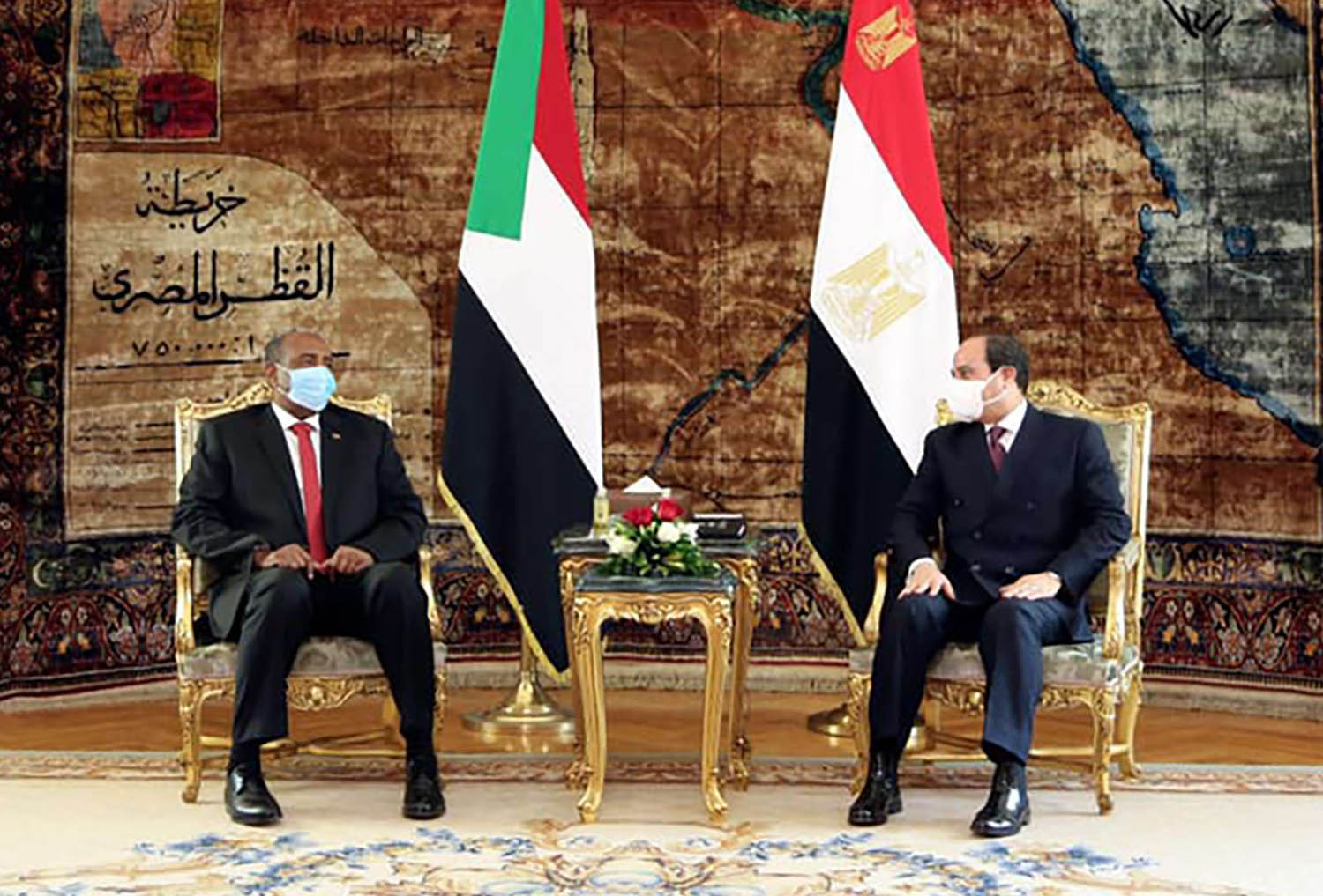 الرئيس المصري عبدالفتاح السيسي يستقبل رئيس مجلس السيادة السوداني عبدالفتاح البرهان